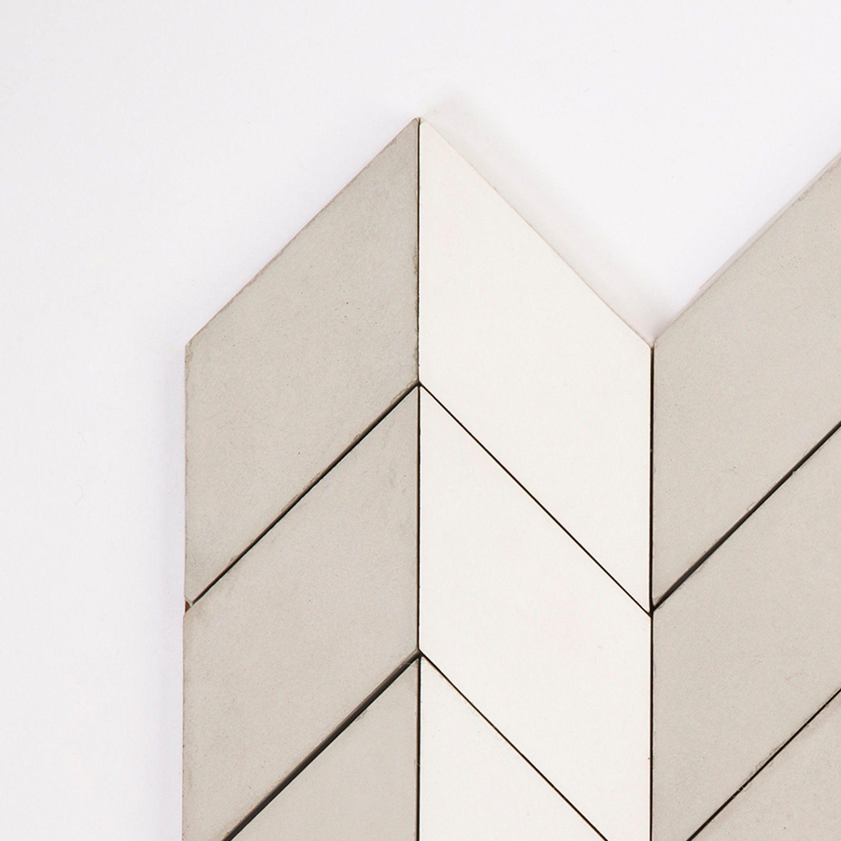 Short-Chevron-Parade-grey-white