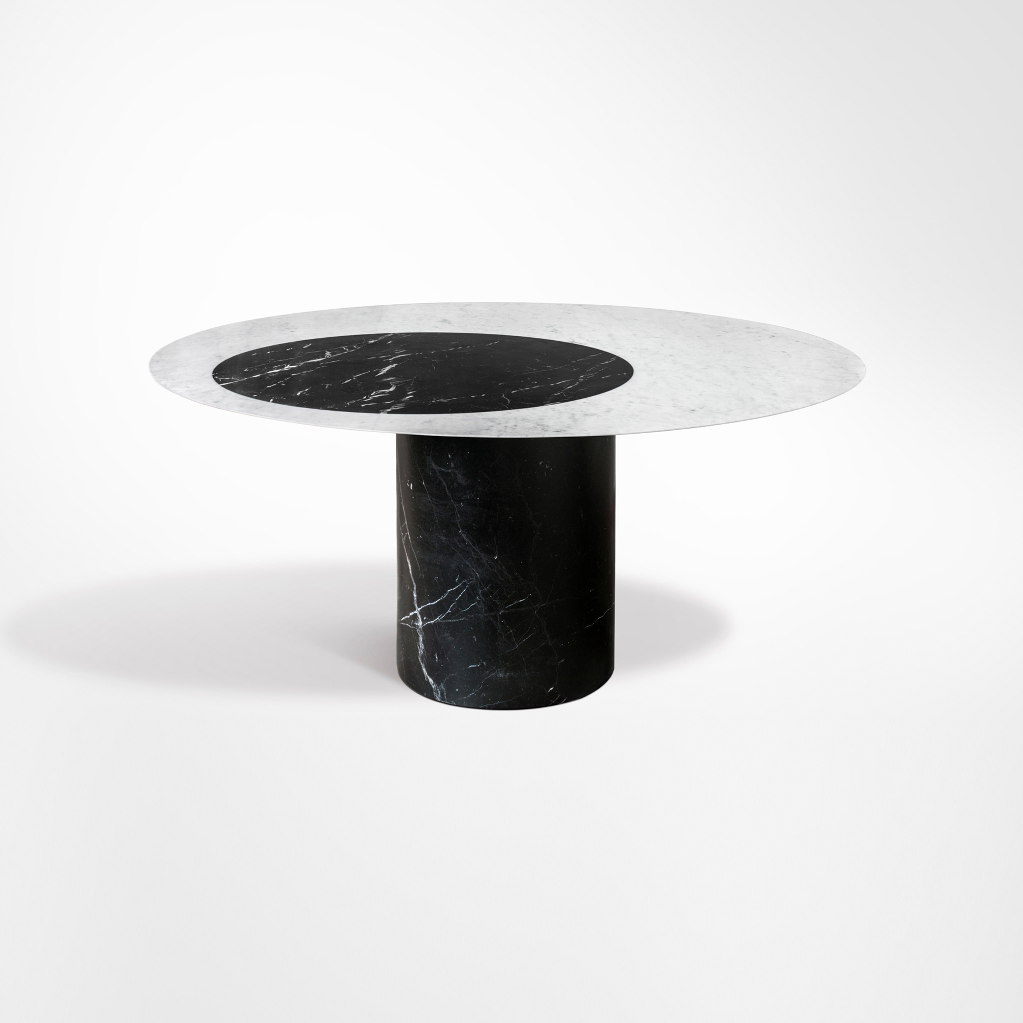 Vertoon produk Proiezioni Dining Table Bianco Carrara / Nero Marquinia Ø160 h72 with inlay (Circle) van vervaardiger Salvatori