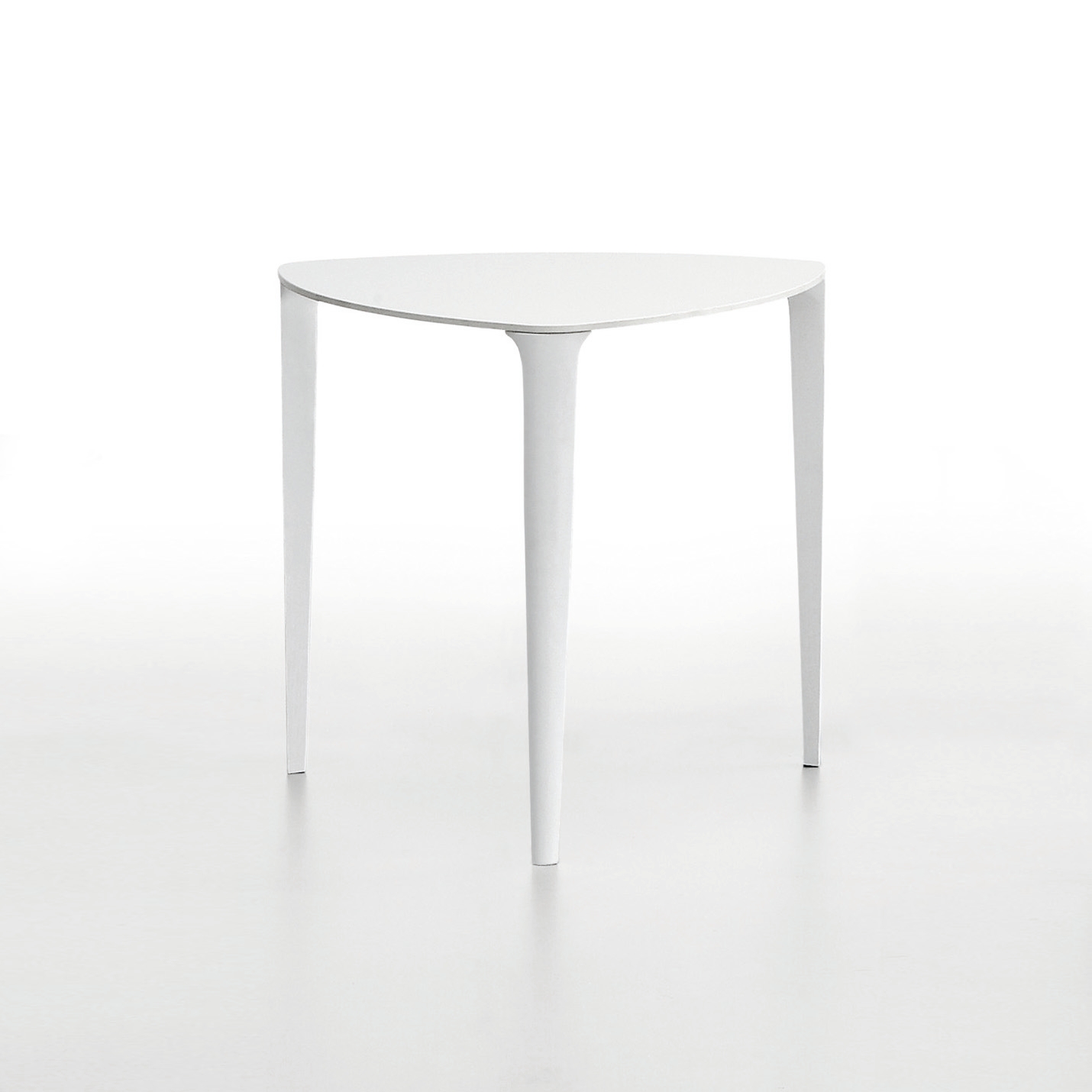Display product Nenè triangolare from manufacturer Midj