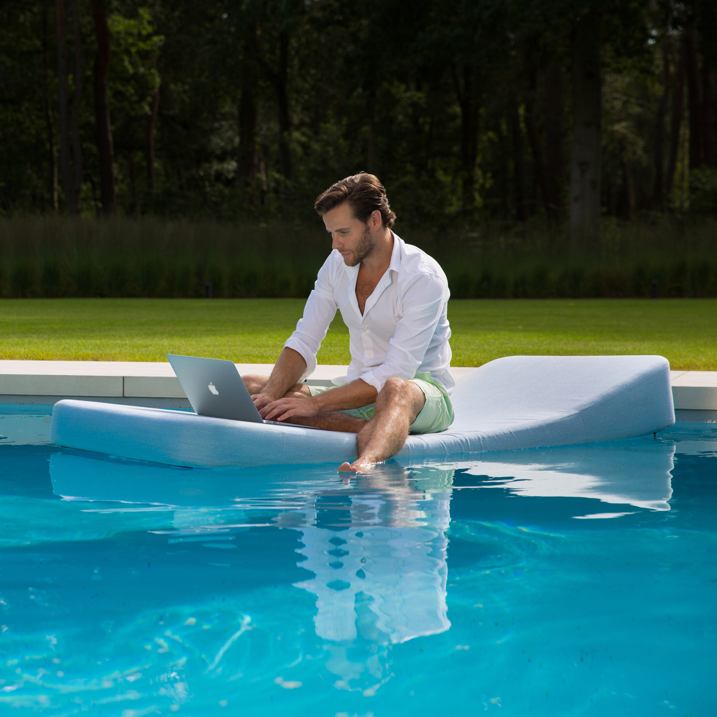 Mostra il prodotto Jackie | floating lounger del produttore flotiq