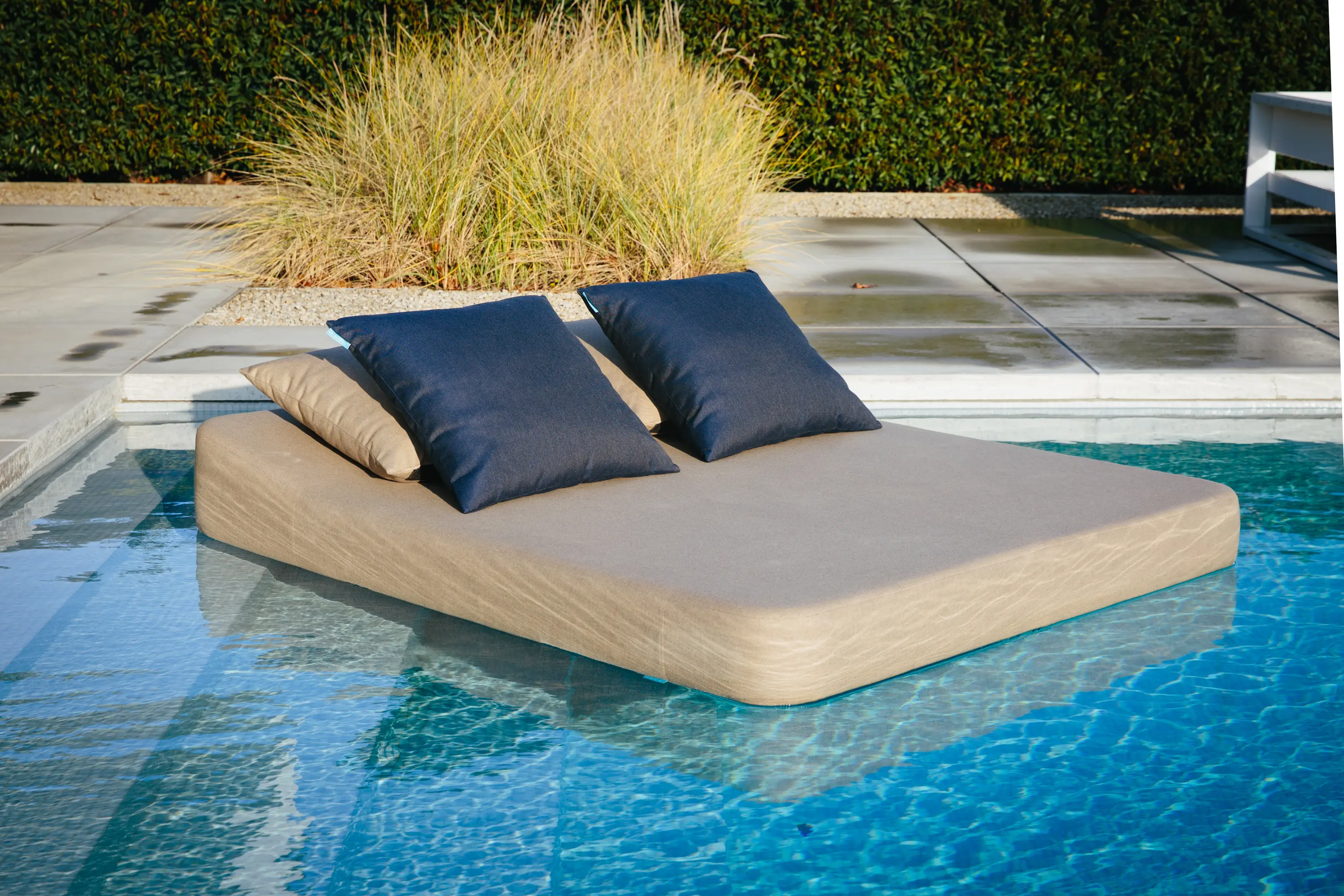 flotiq - Jackie | floating lounger twin