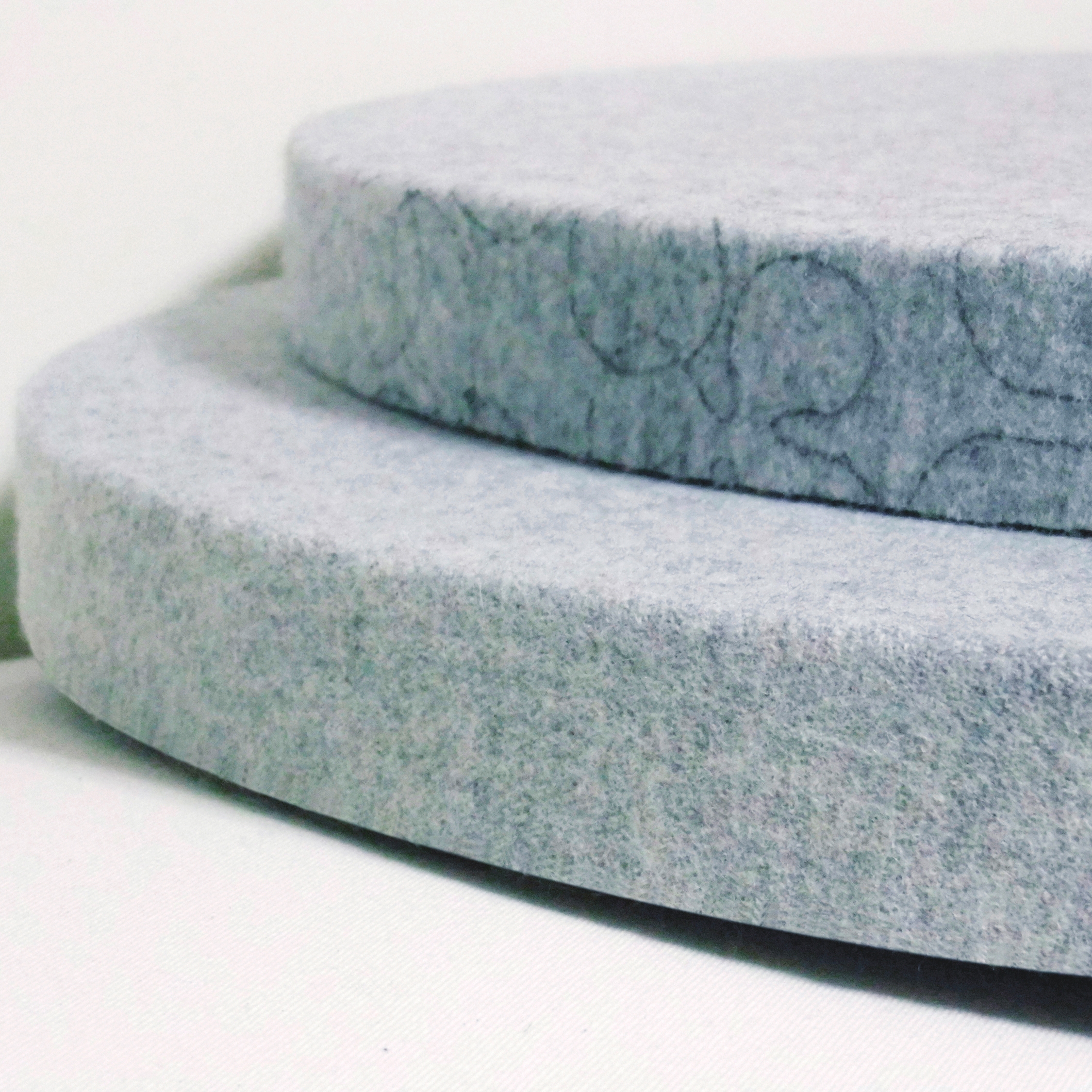 Display product APN Vinta F circle from manufacturer apn acoustic solutions