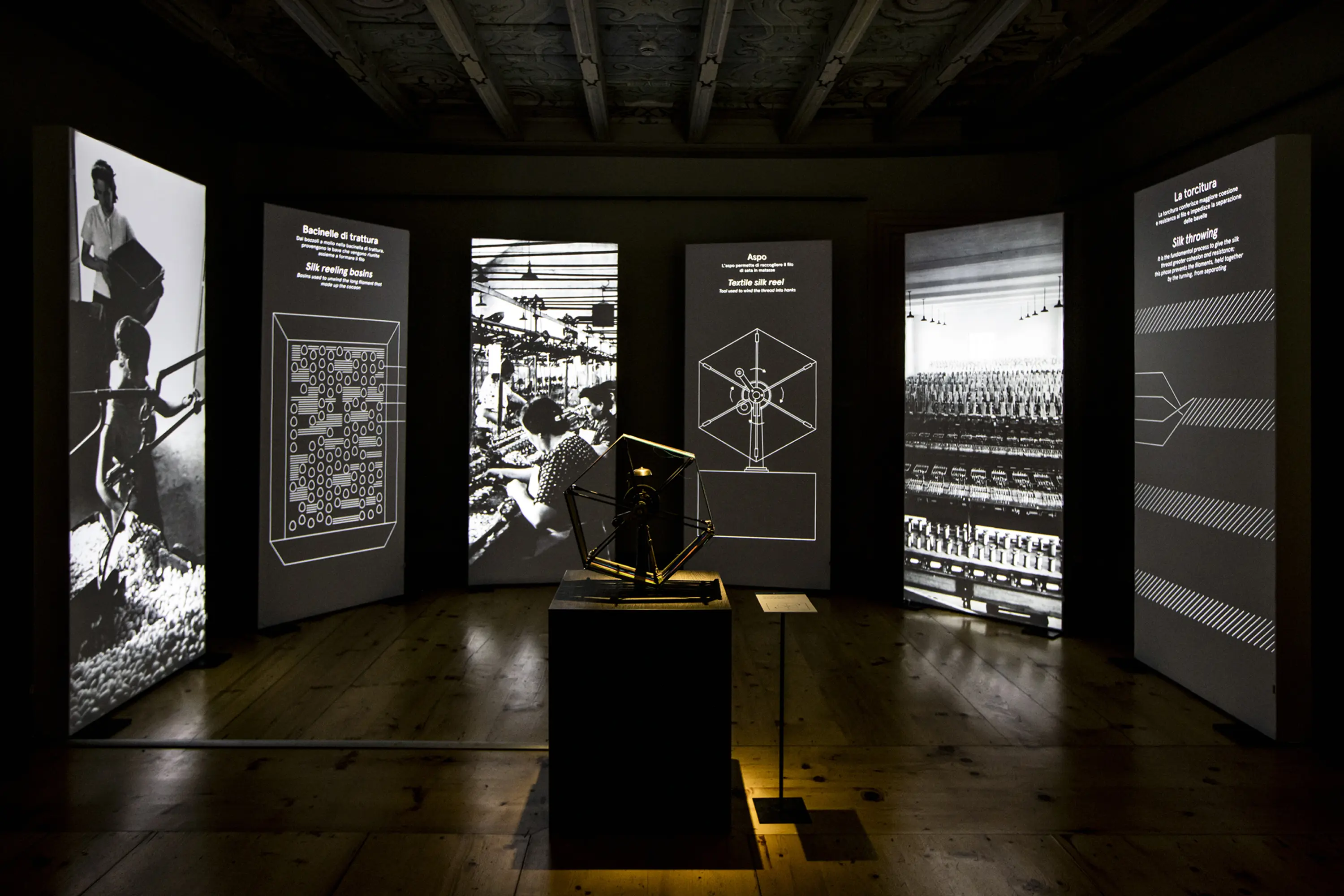 Dresswall - Exhibition | Space design