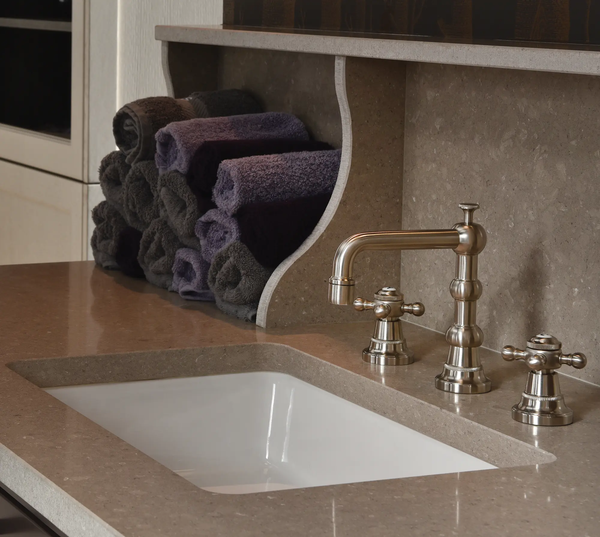 rvb - 1920-1921 | Batterie de lavabo murale, bec Cotton