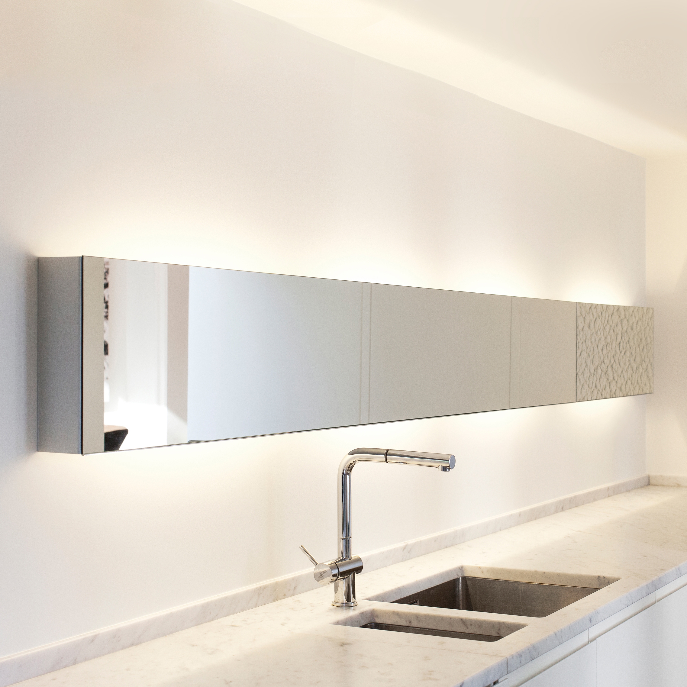 Mostra il prodotto Smoke & Mirrors large del produttore Nathalie Dewez Lighting