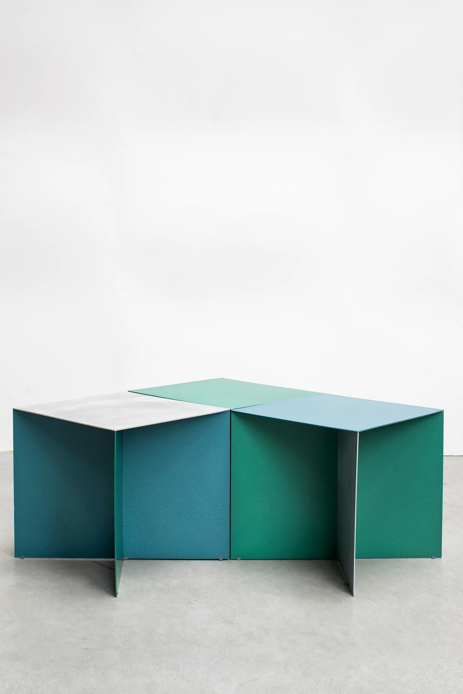 valerie_objects - alu square | hammerpaint green top