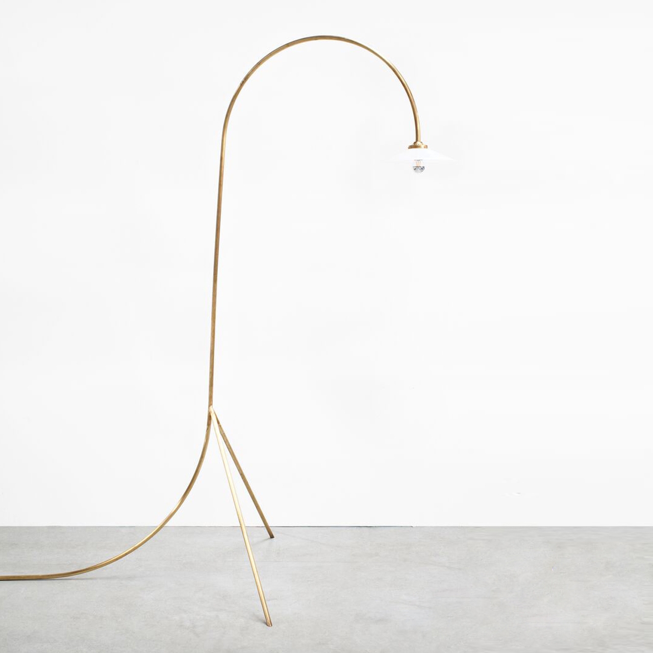 Mostra il prodotto standing lamp | n°1 brass del produttore valerie_objects