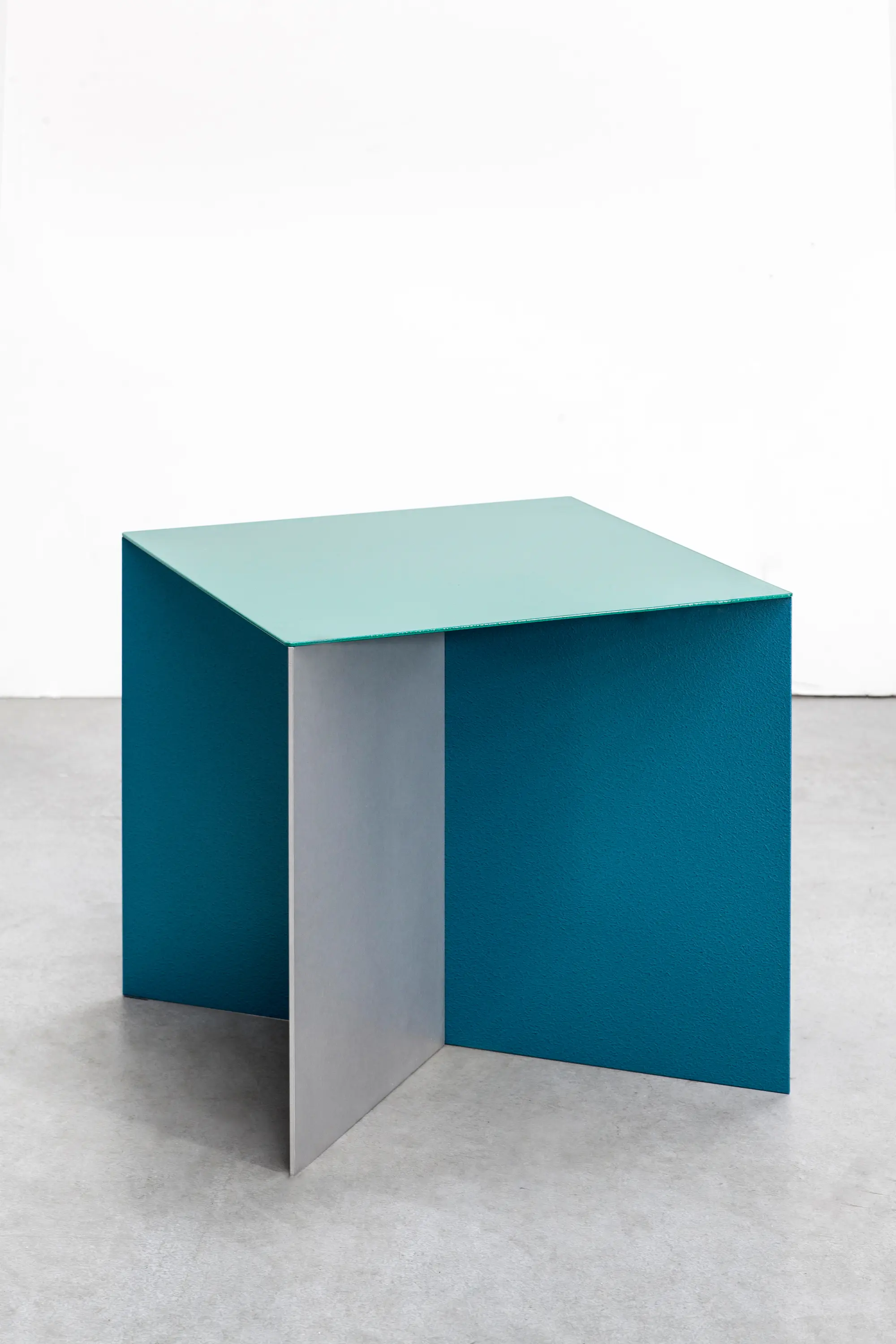 valerie_objects - alu square | hammerpaint green top
