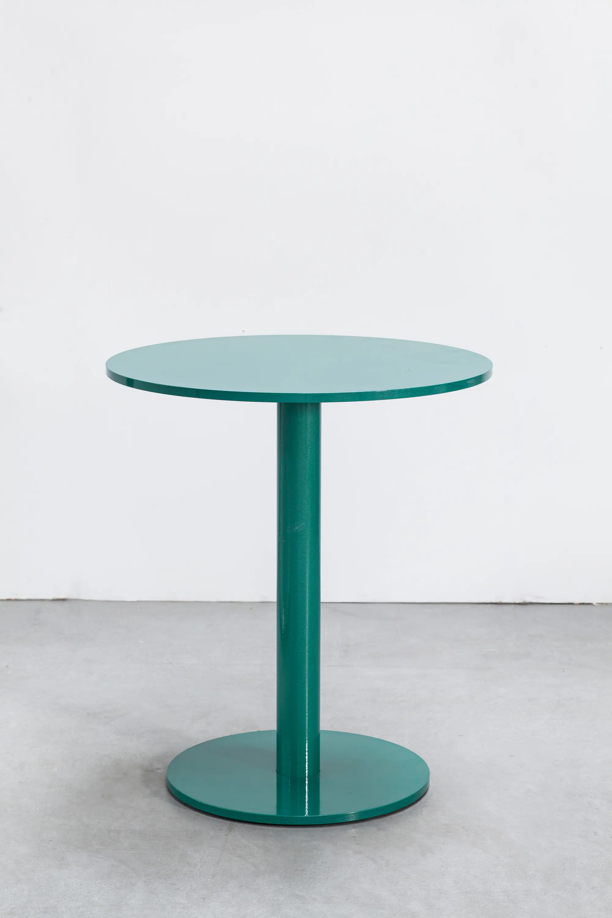 valerie_objects - round table S | hammerpaint green