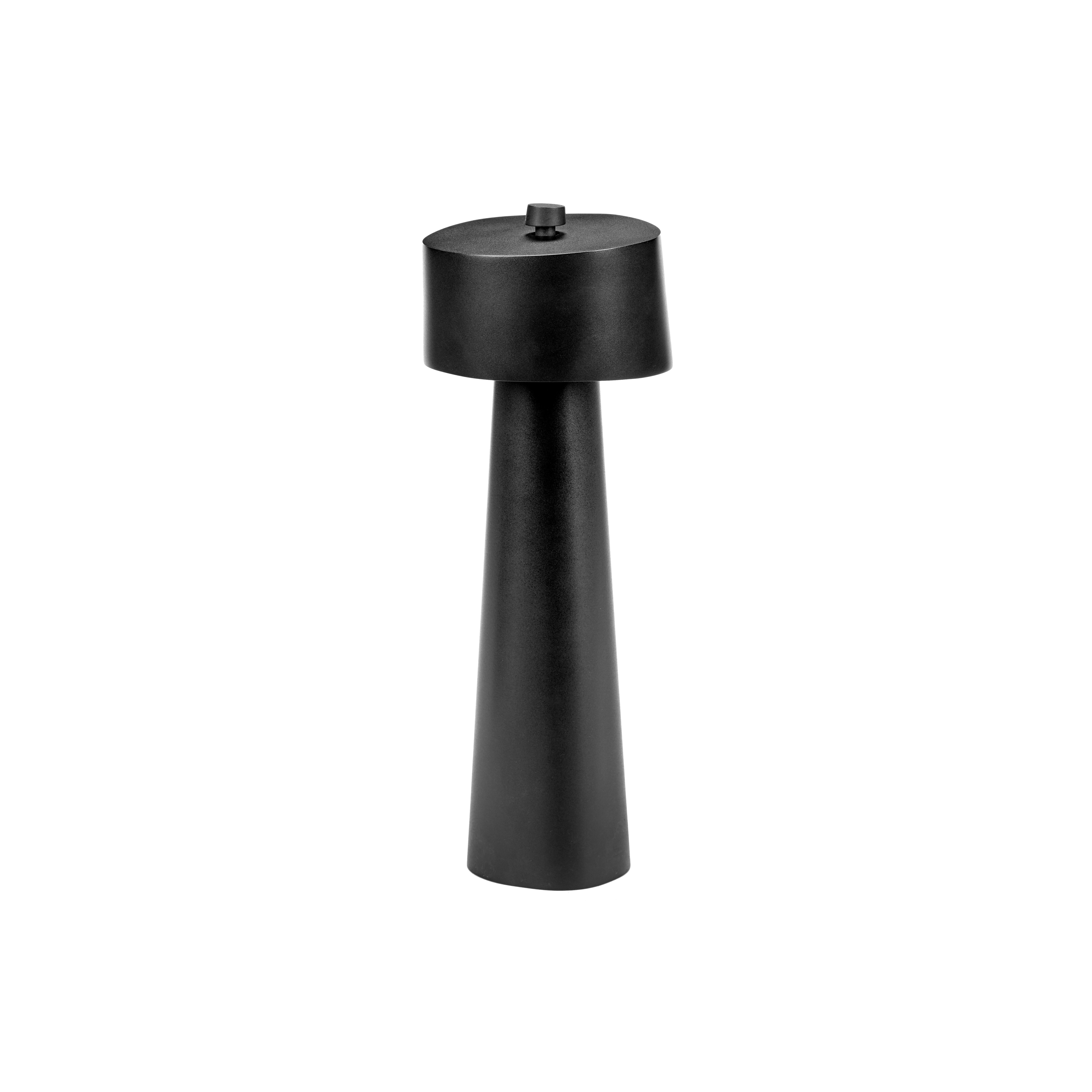 Afficher le produit pepper | matt black du fabricant valerie_objects