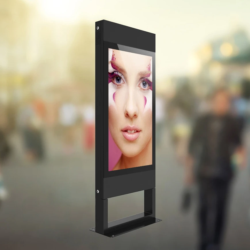 OUTDOOR DIGITAL SIGNAGE