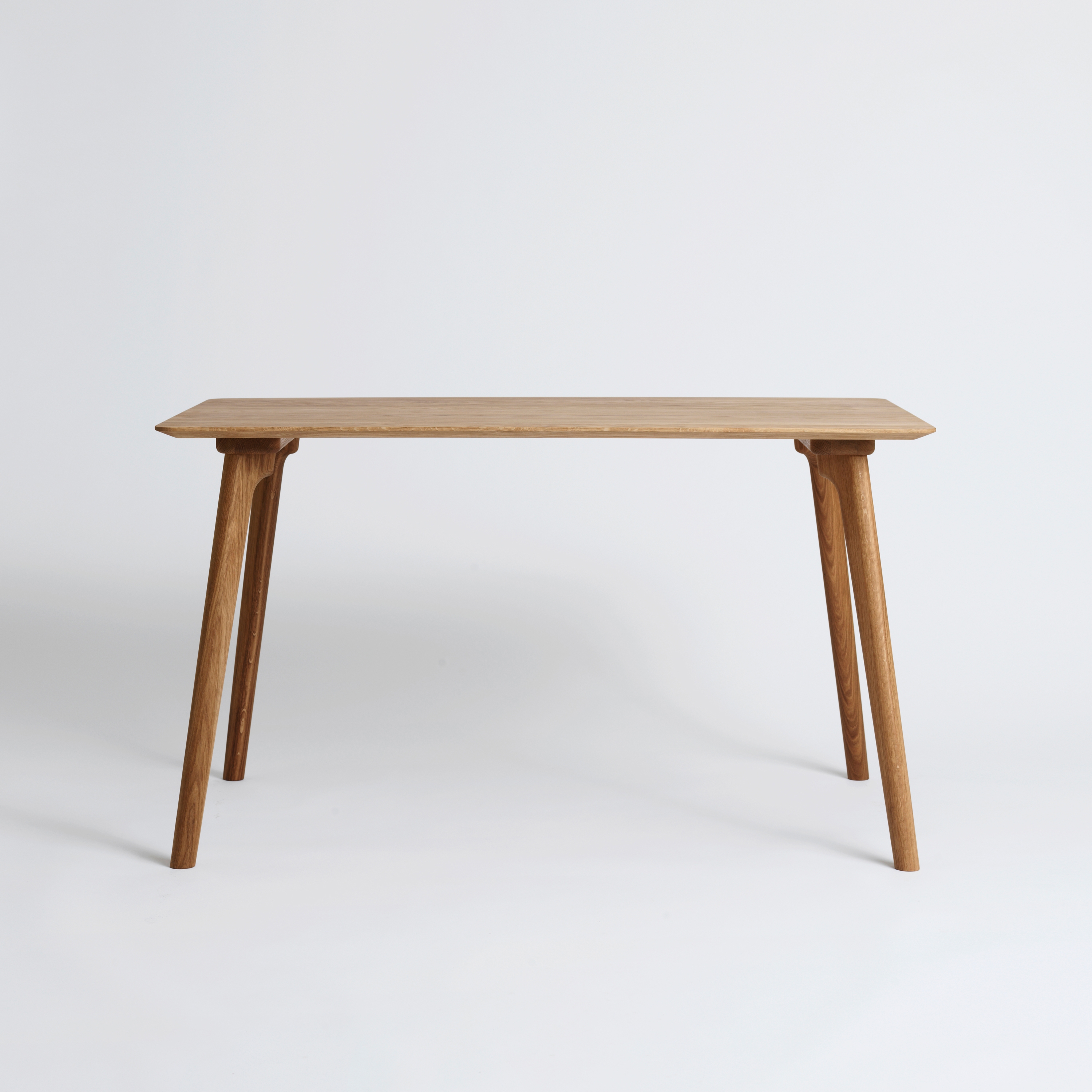 Mostra il prodotto Salon Writing Desk del produttore Ro Collection