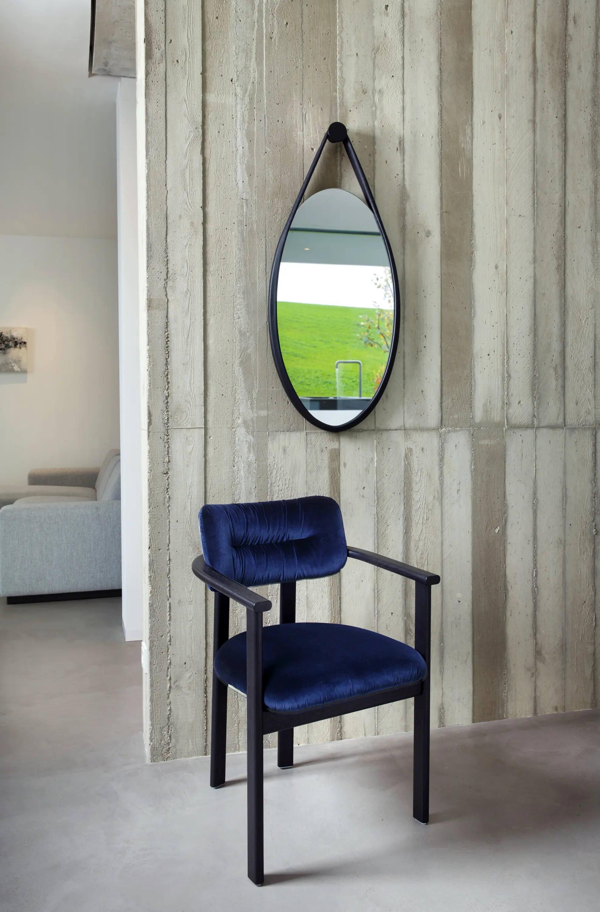 Favius - Pillar Chair