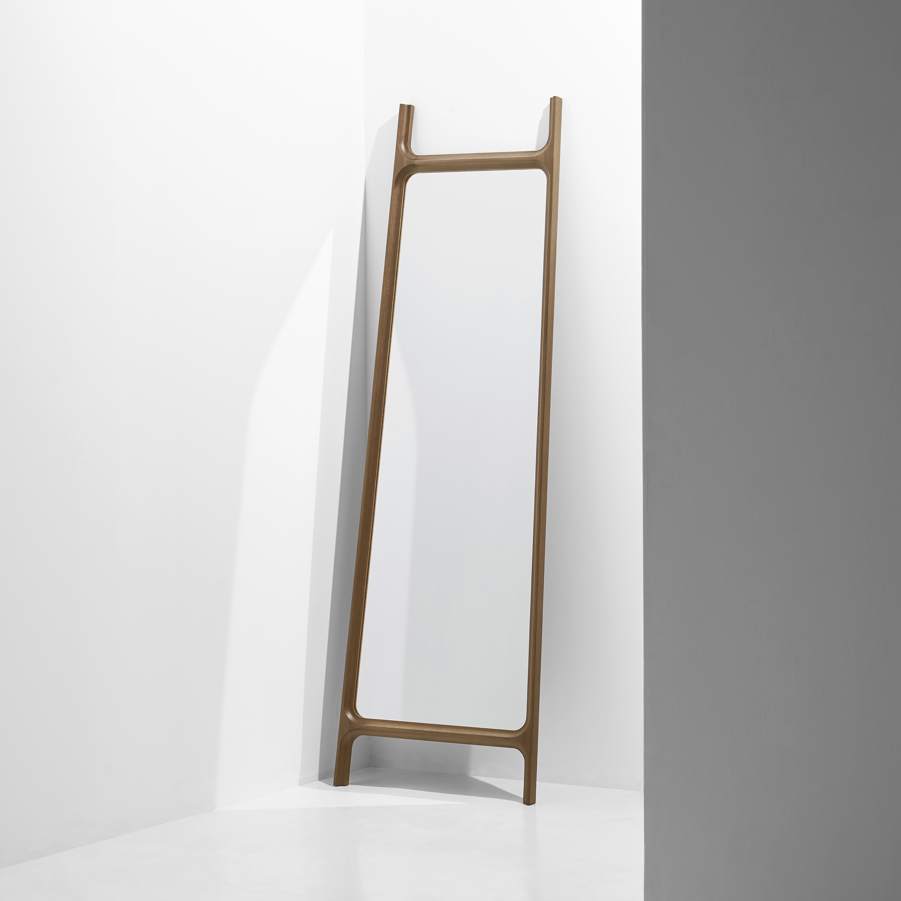 Display product Mirror | Floor Mirror from manufacturer District Eight