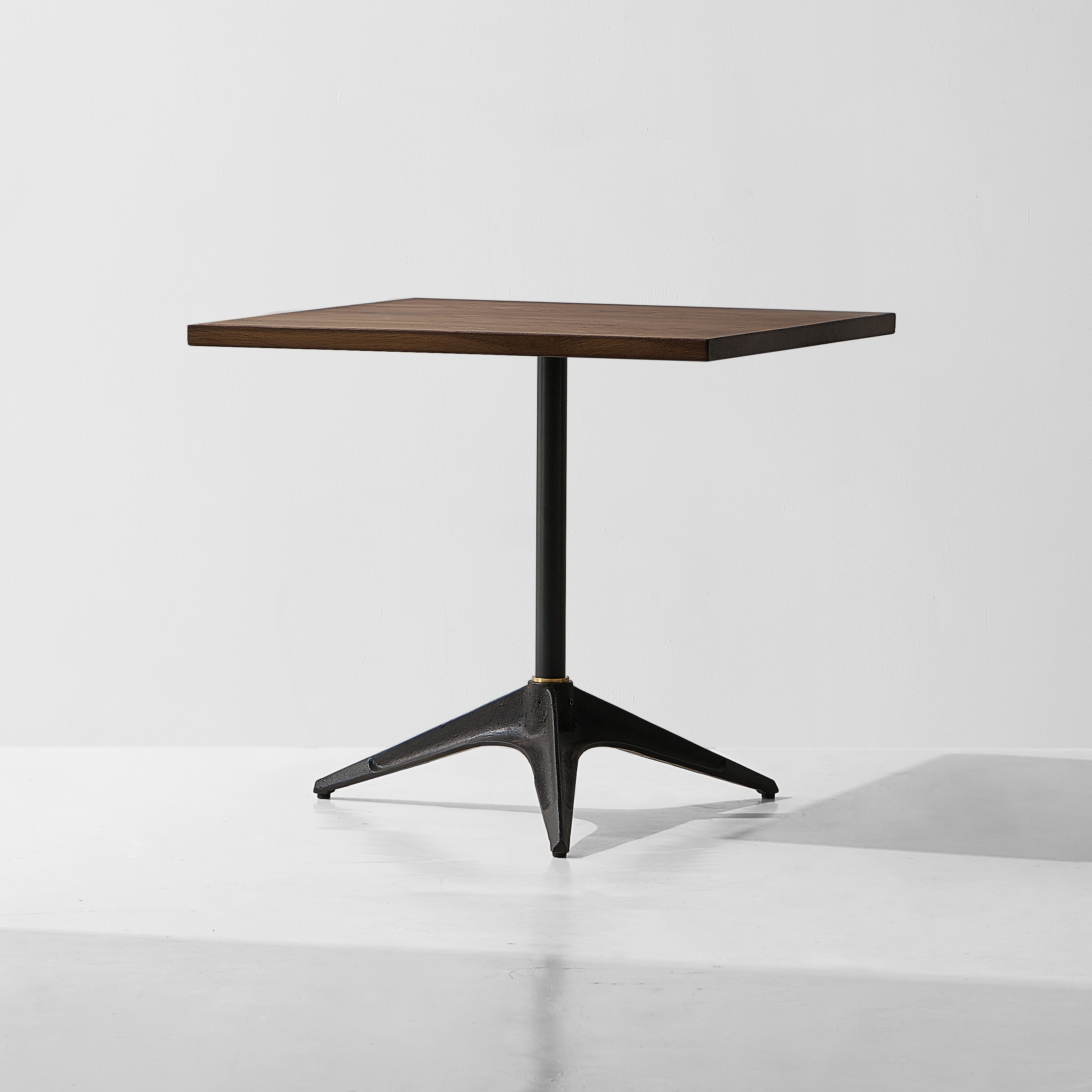 Produkt Compass Bistro Table Square des Herstellers District Eight anzeigen