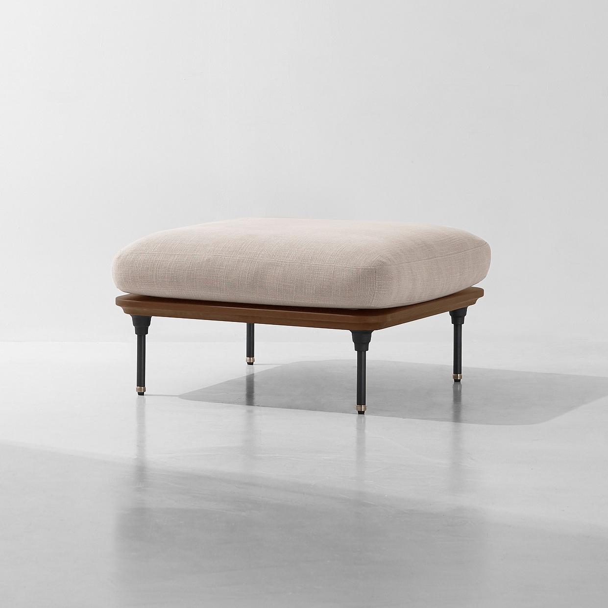 Display product Distrikt Ottoman from manufacturer District Eight