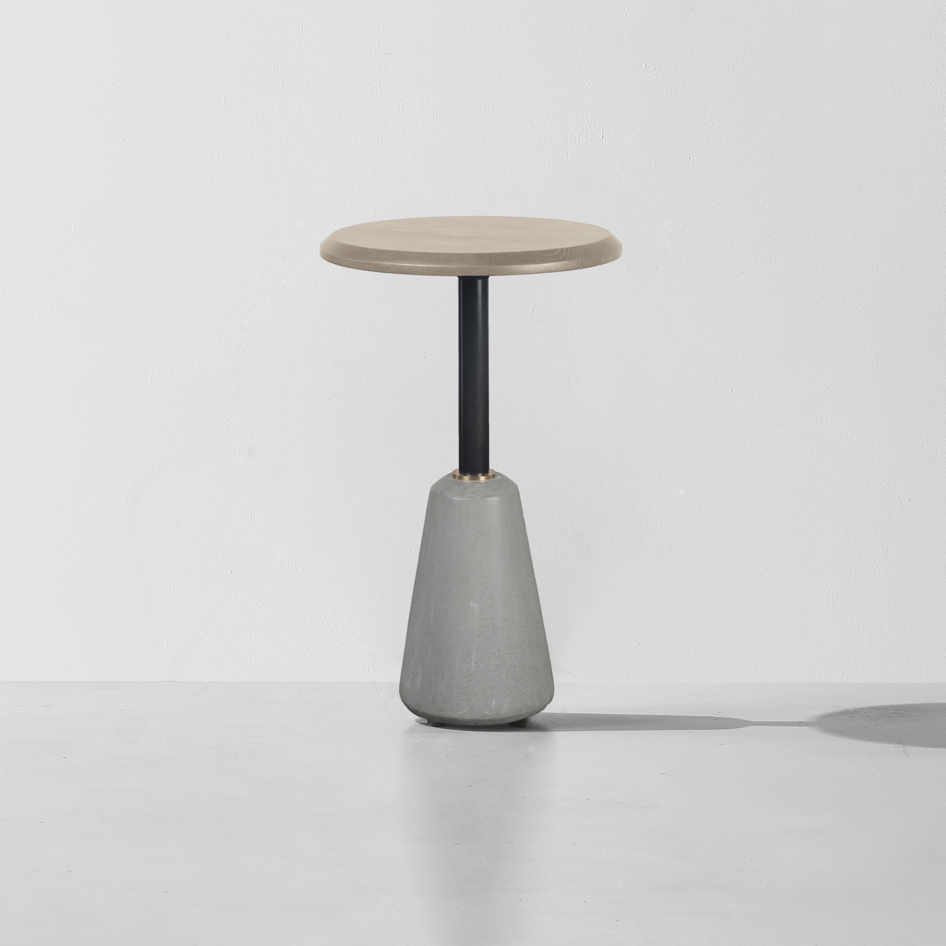 Afficher le produit Exeter Side Table High du fabricant District Eight