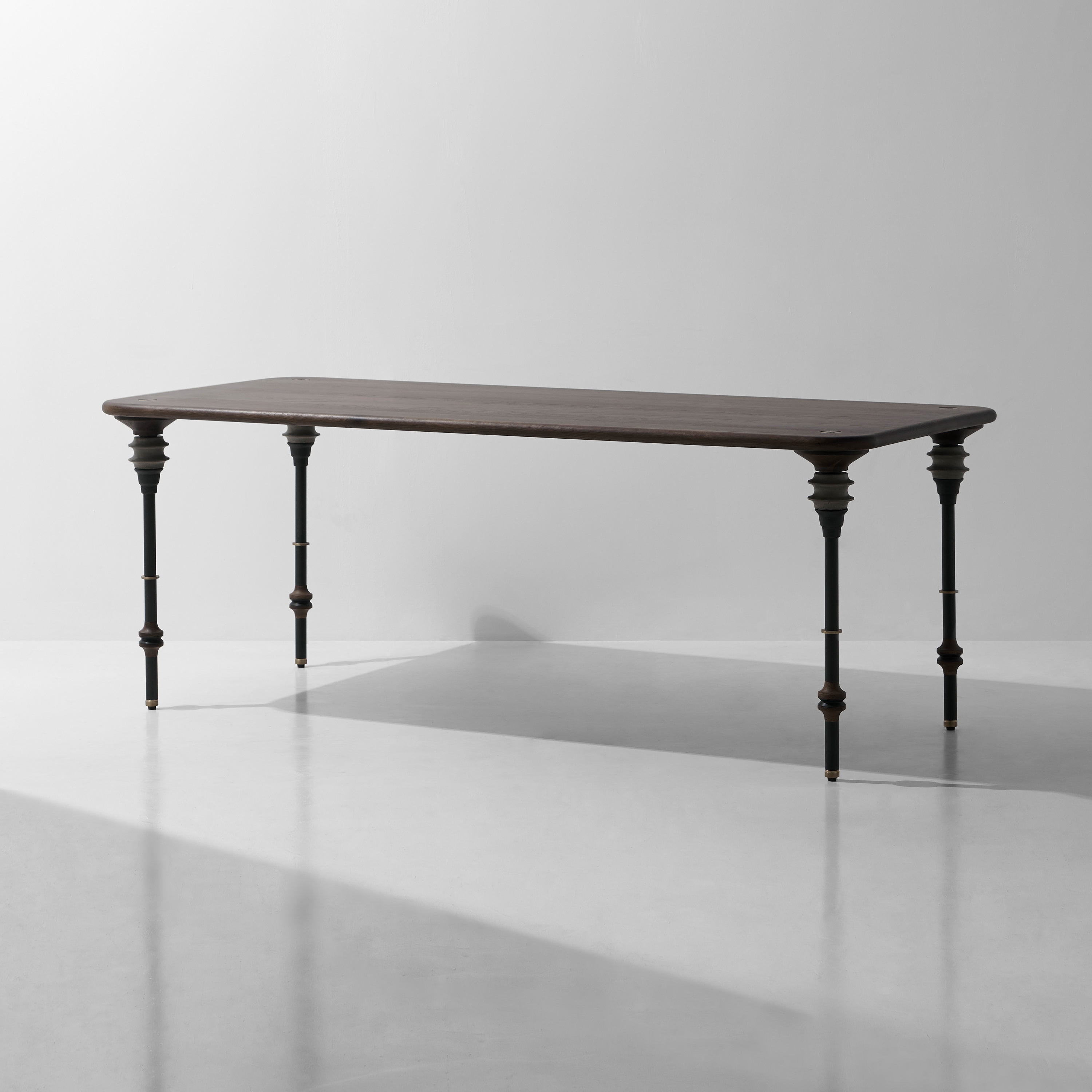 Afficher le produit Kimbell Dining Table du fabricant District Eight