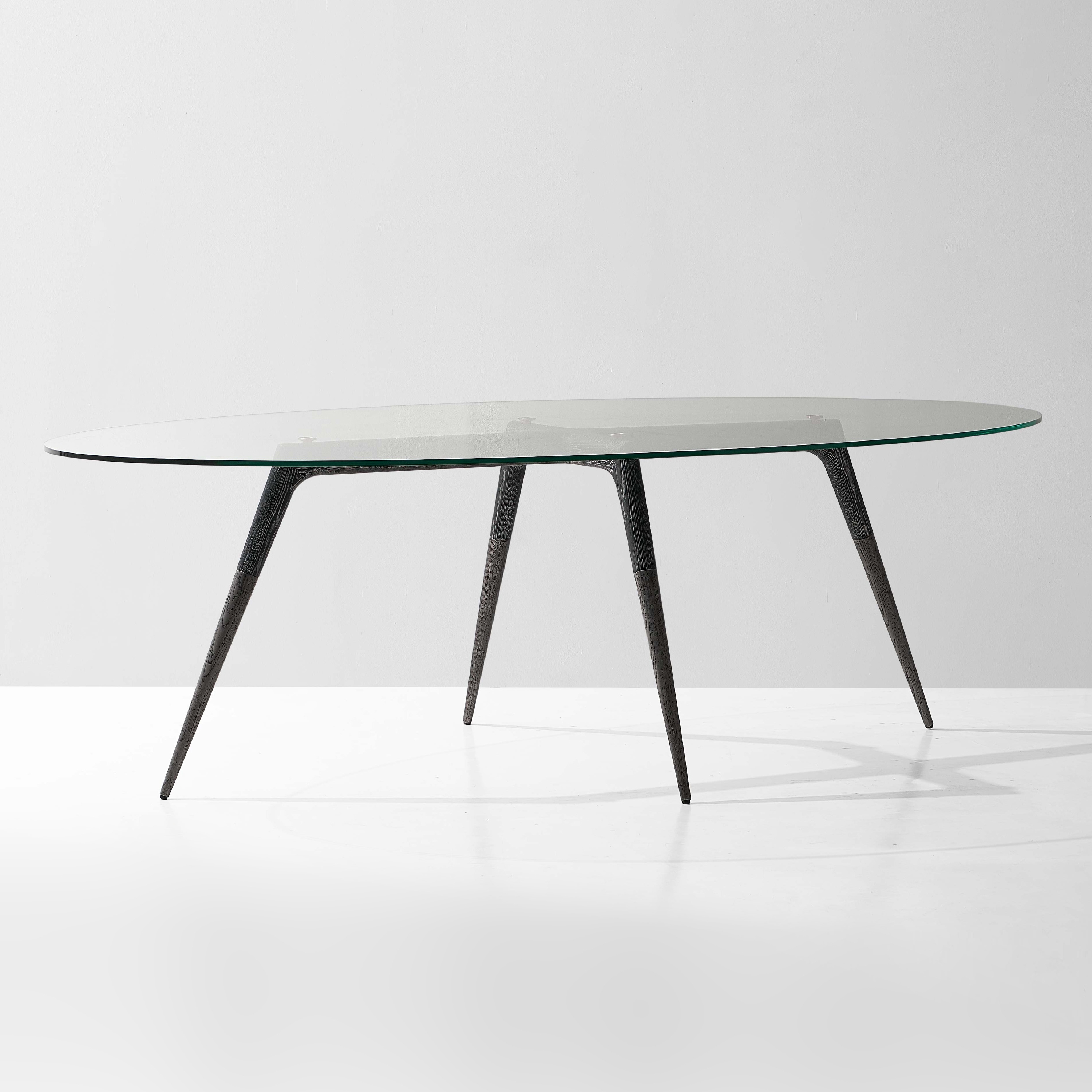 Mostra il prodotto Assembly Table Oval del produttore District Eight