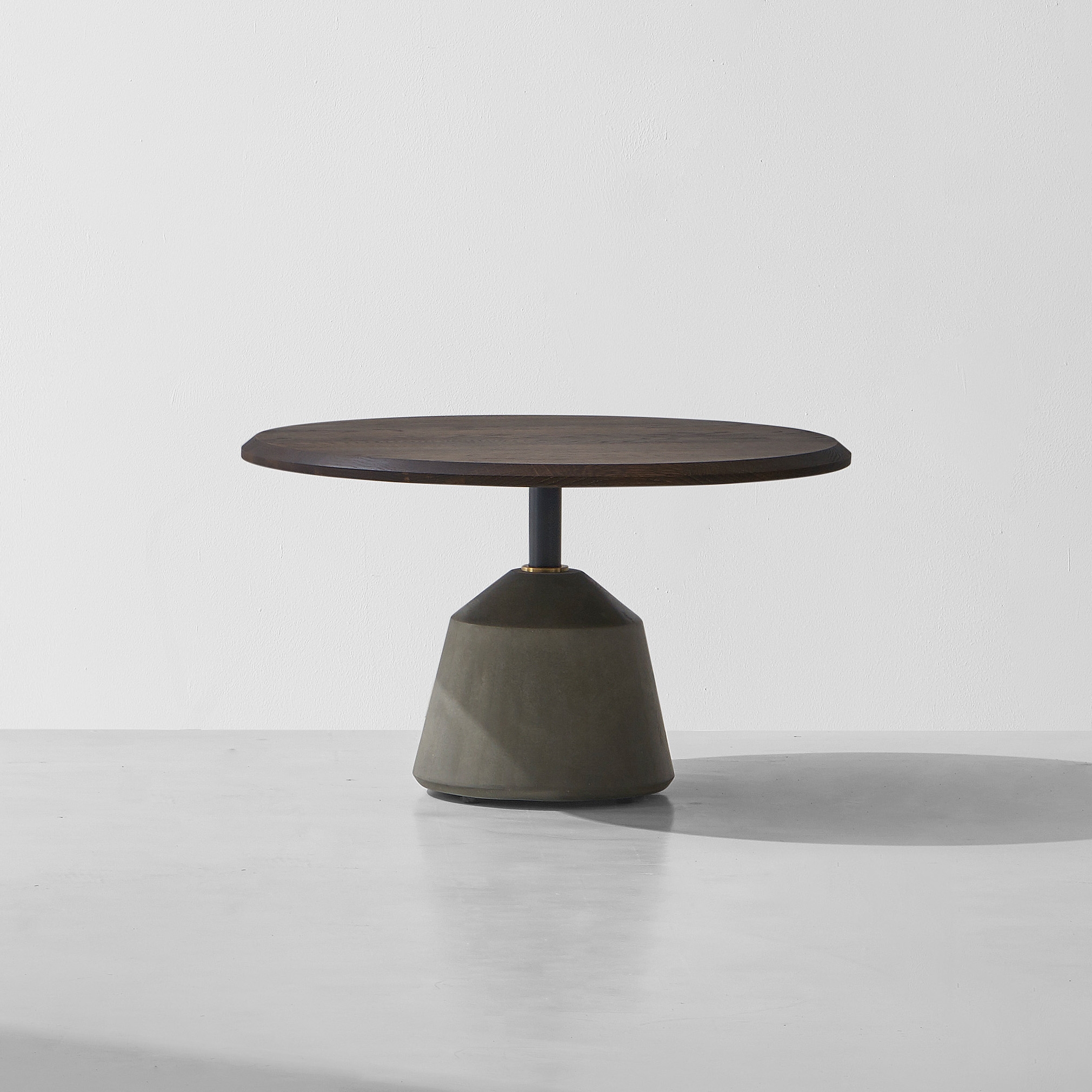 Mostra il prodotto Exeter Side Table Xl del produttore District Eight