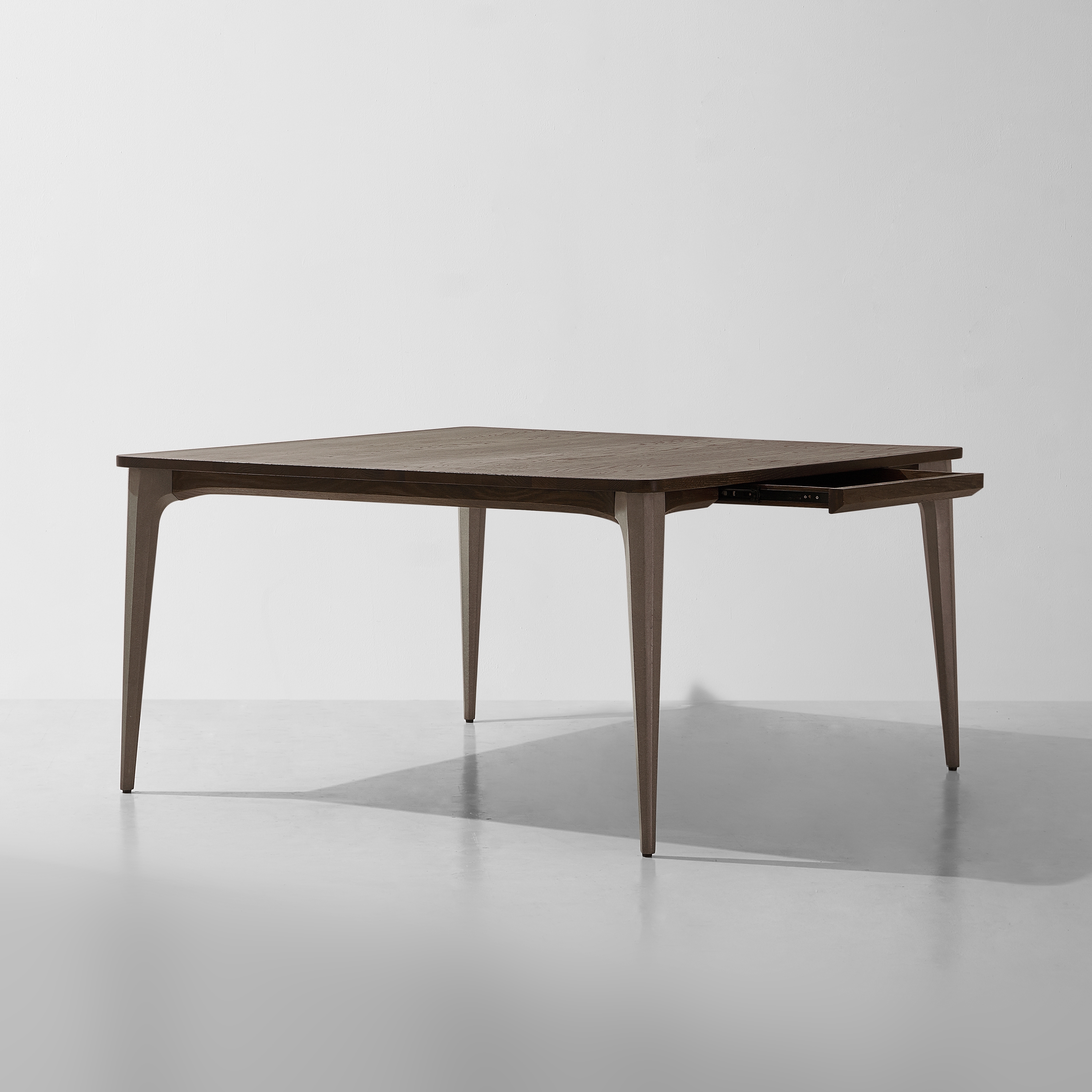 Mostra il prodotto Salk Dining Table Rectangular/Square del produttore District Eight