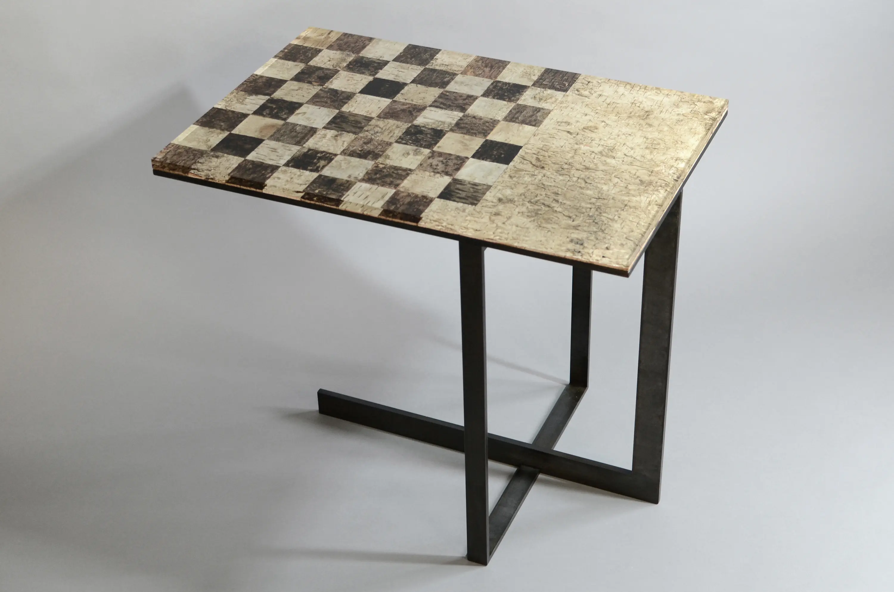 Alcarol - Phellem | Chess Side Table