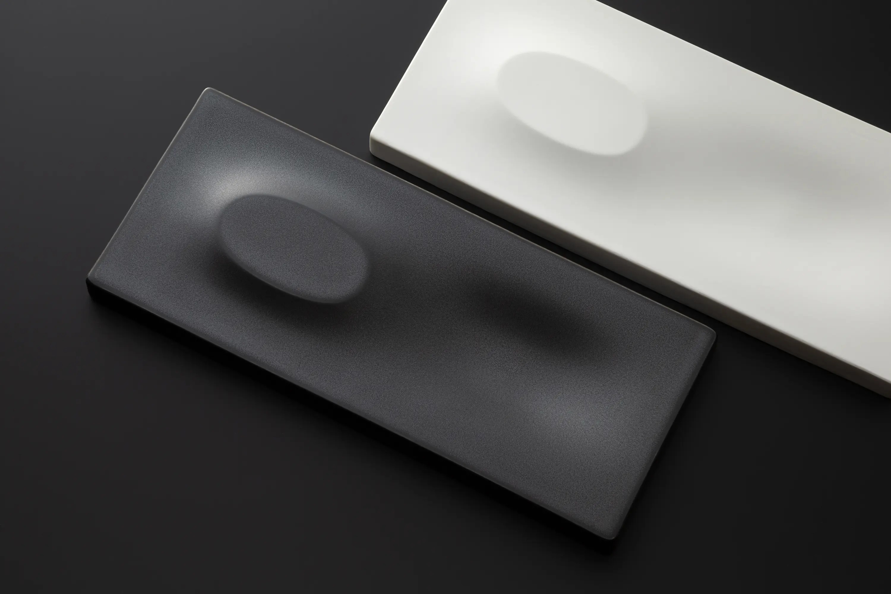 HANDS ON DESIGN - A Un Black Gloss