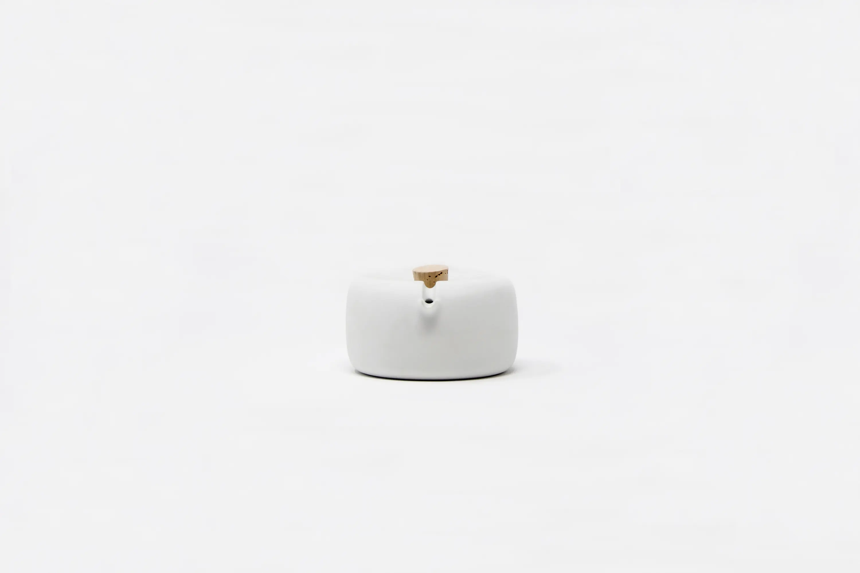 HANDS ON DESIGN - Bombette White Soy