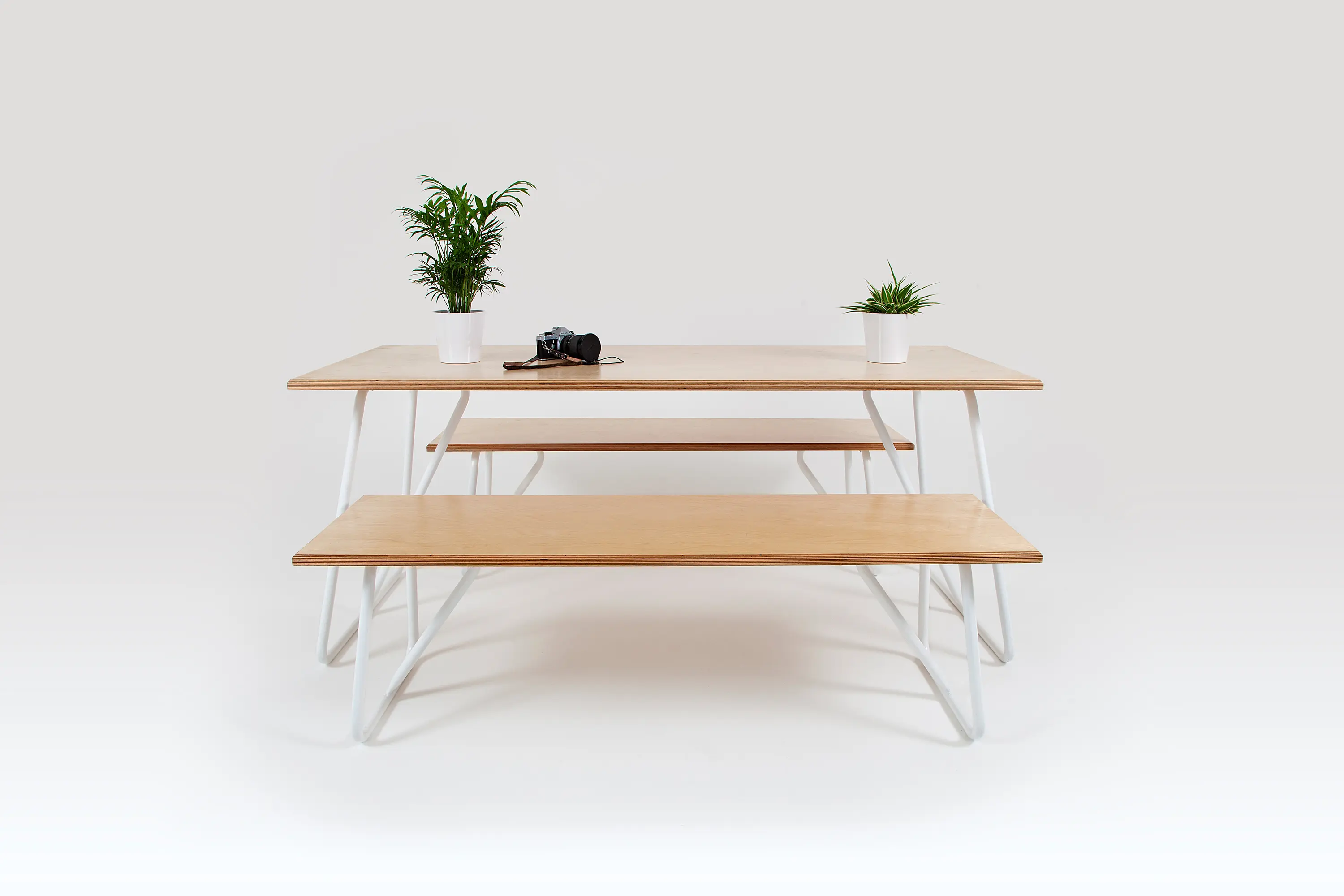 Liqui Contracts - Trapeze | Table