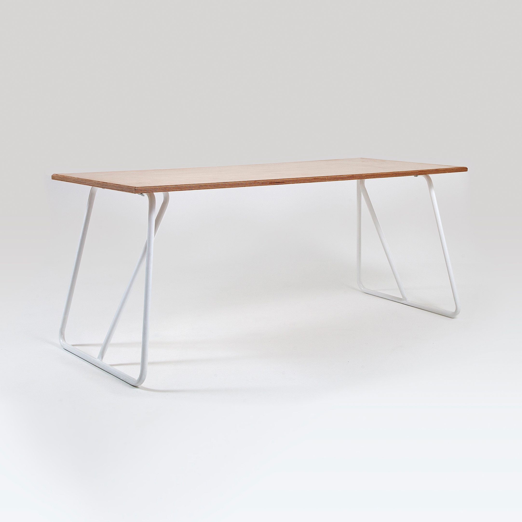 Afficher le produit Trapeze | Table du fabricant Liqui Contracts