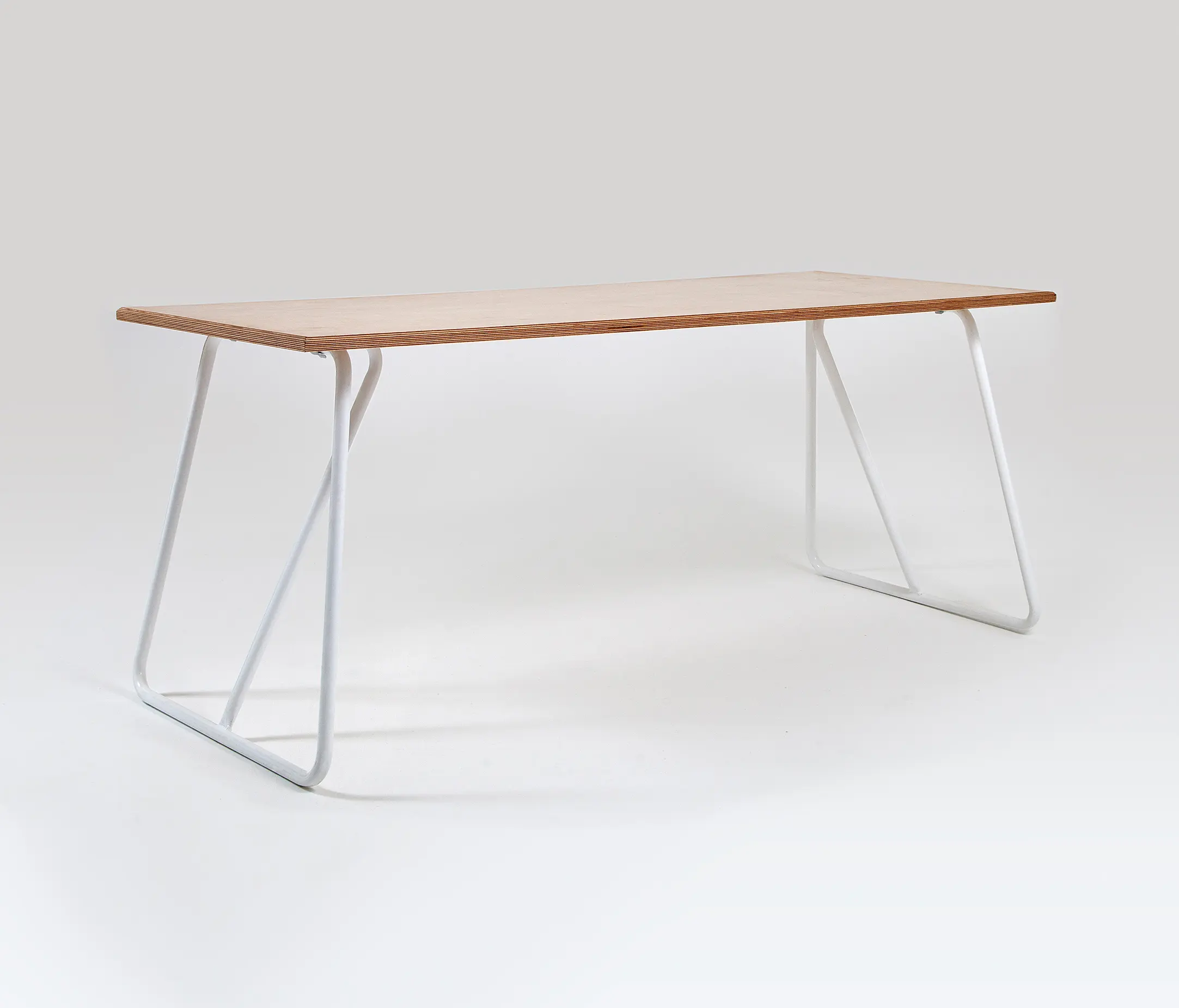Liqui Contracts - Trapeze | Table