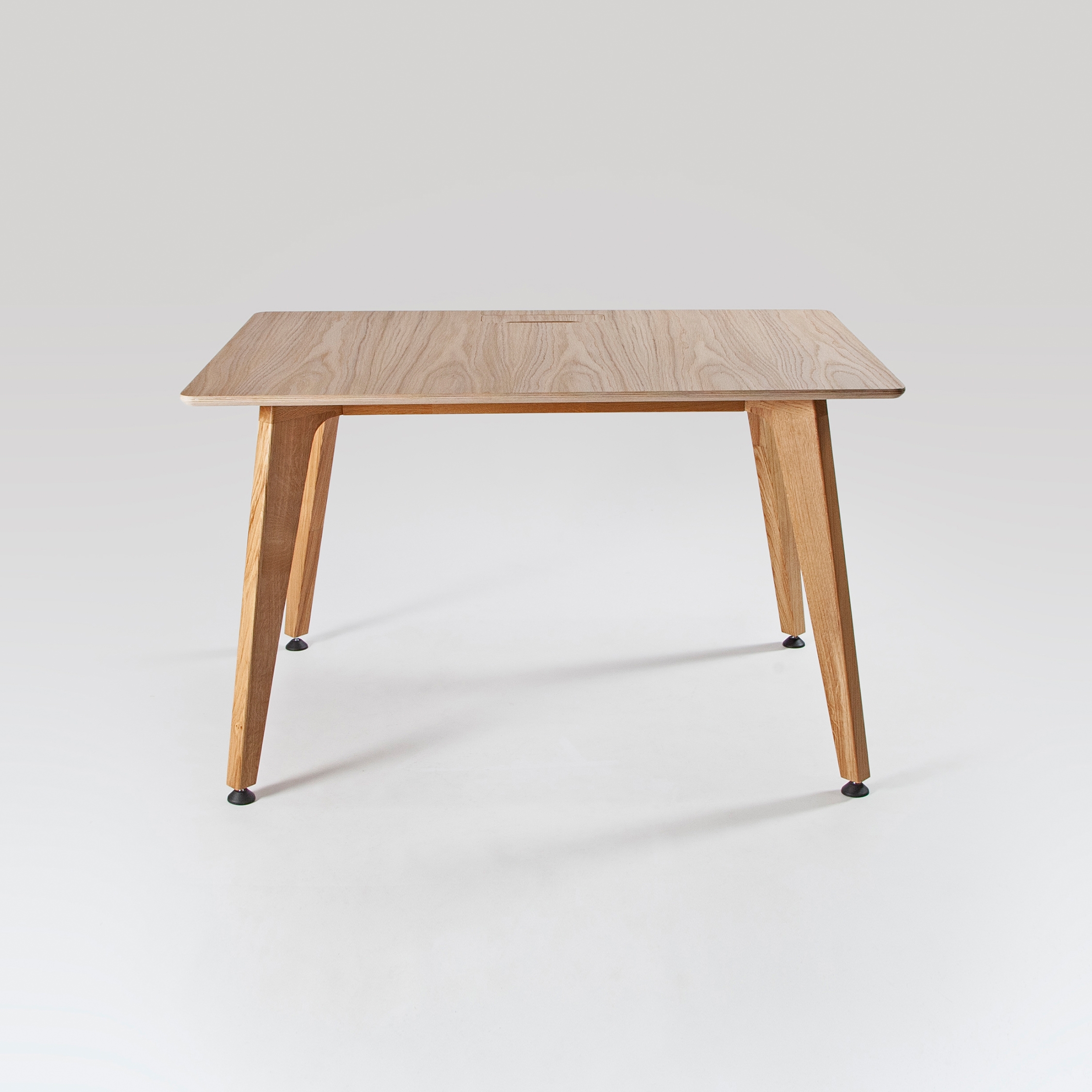 Afficher le produit Theodore | Solo Desk du fabricant Liqui Contracts