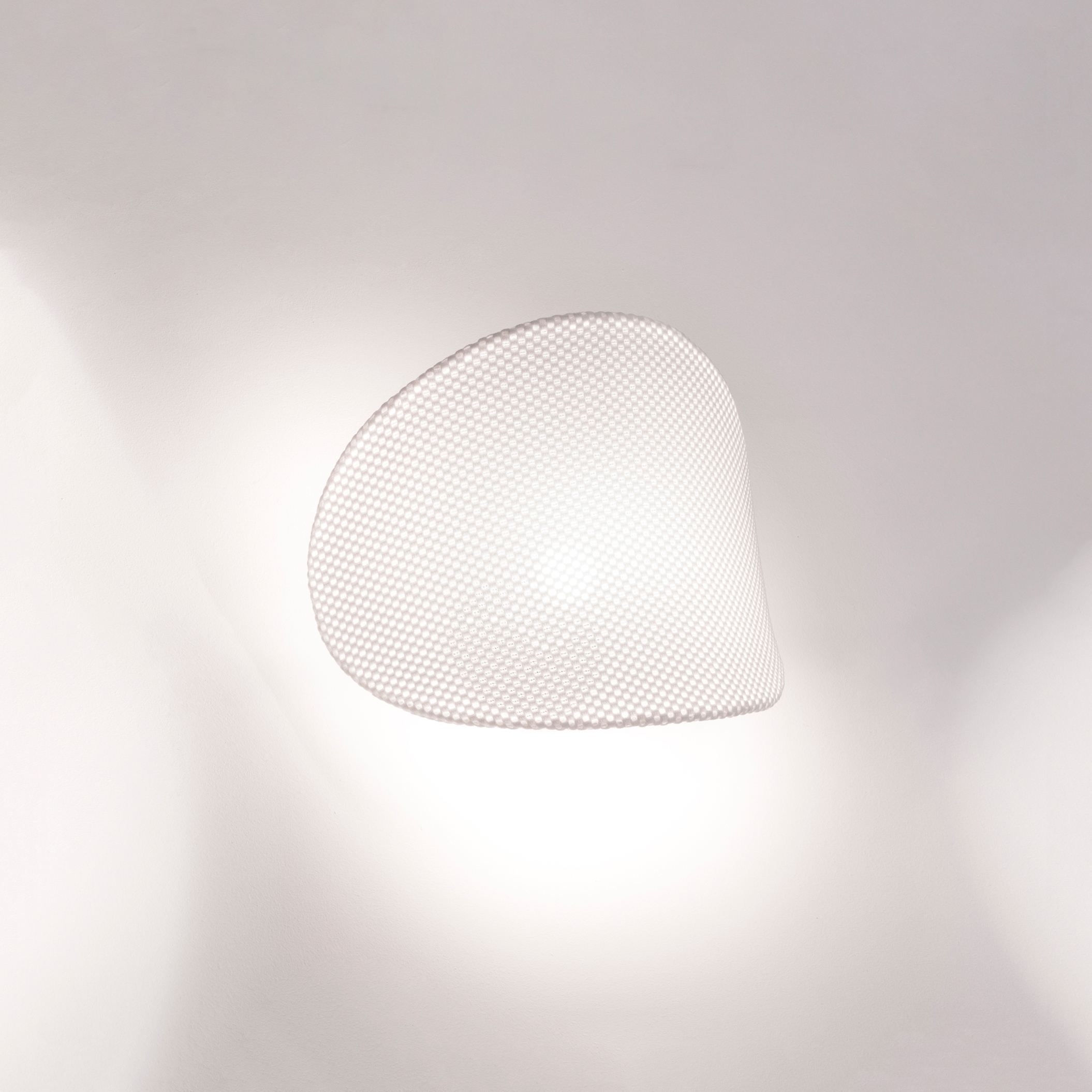 Mostra il prodotto Manta Wall Lamp del produttore bs.living