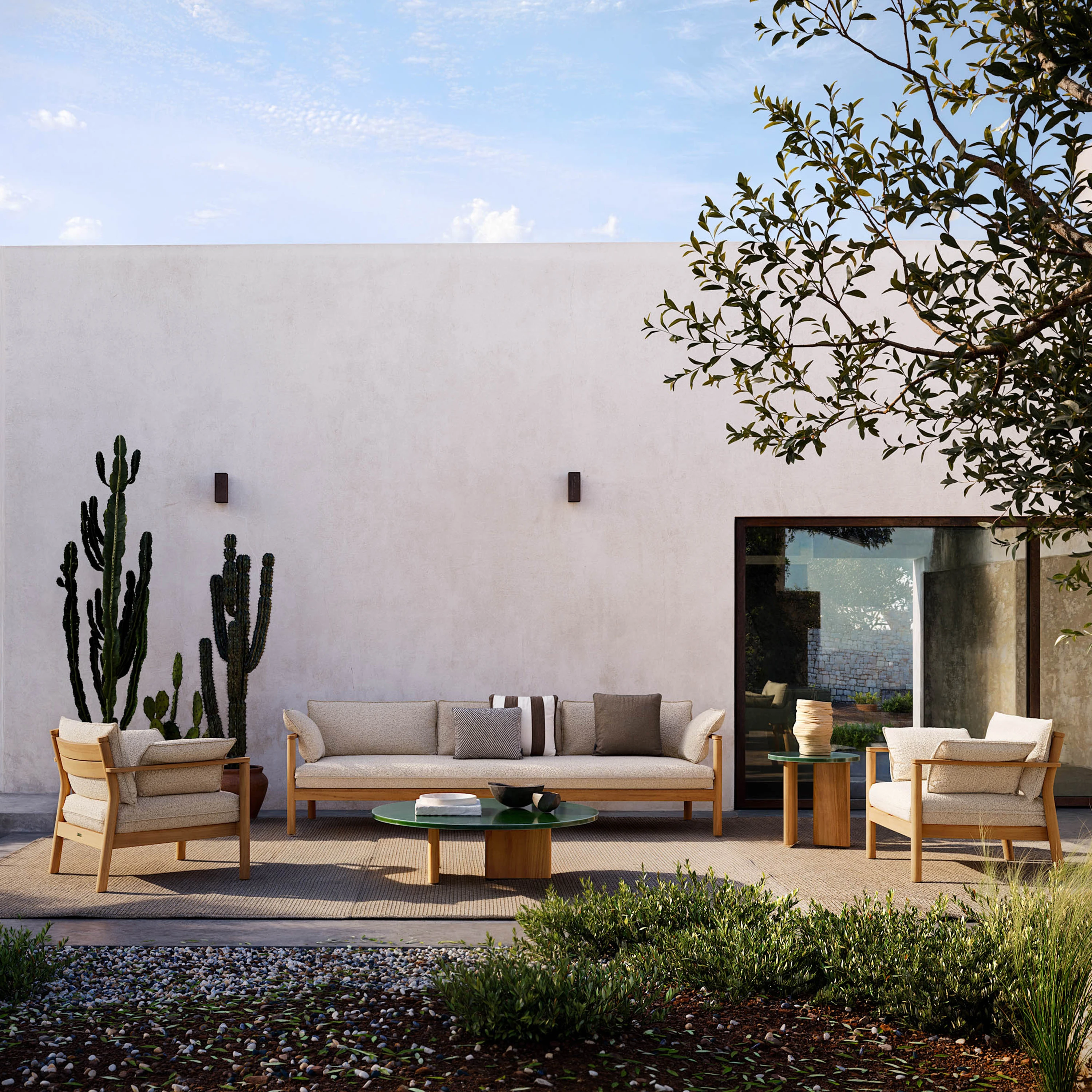 OUTDOOR | SOFAS, ARMCHAIRS AND POUF