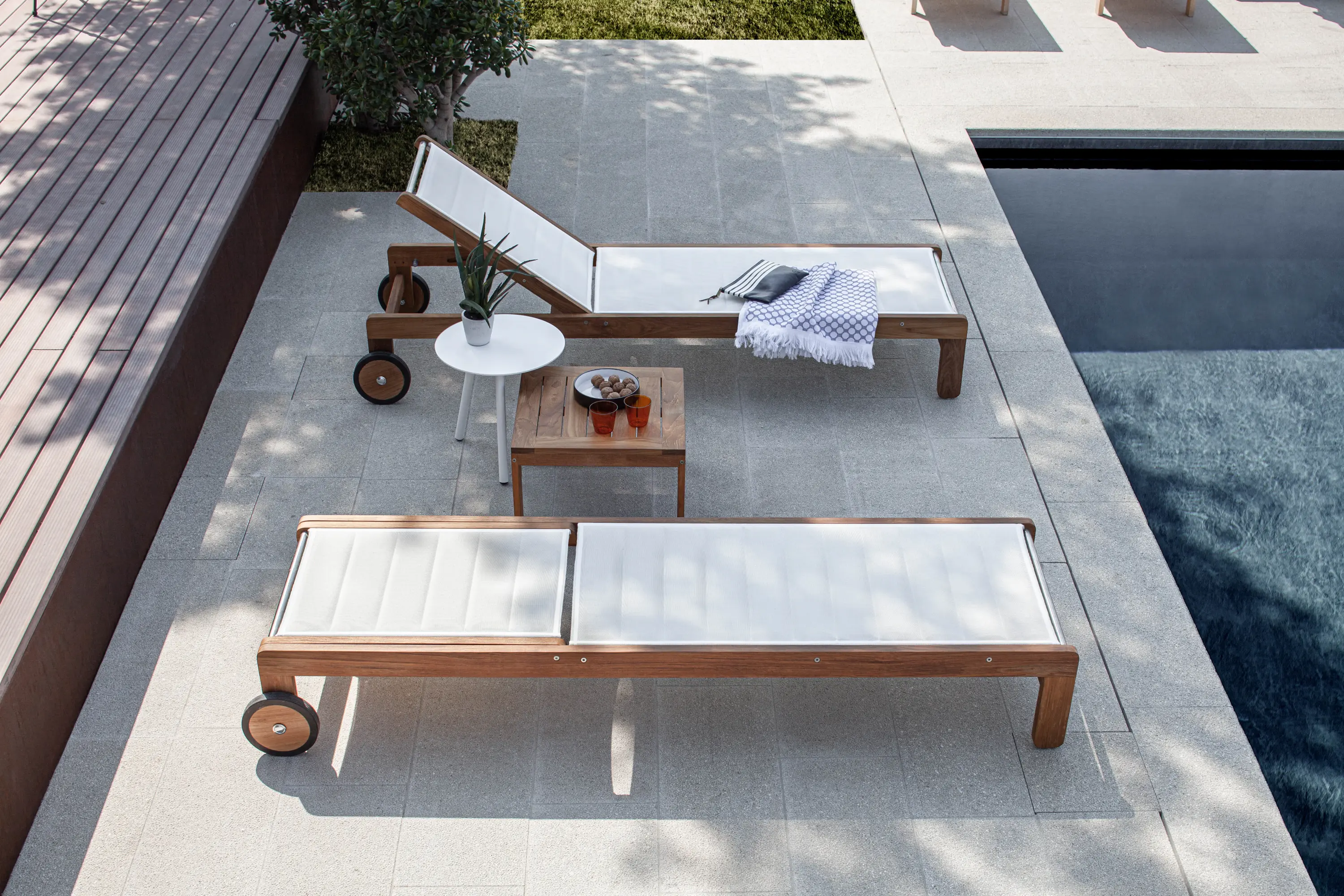 Atmosphera - Desert Service Table