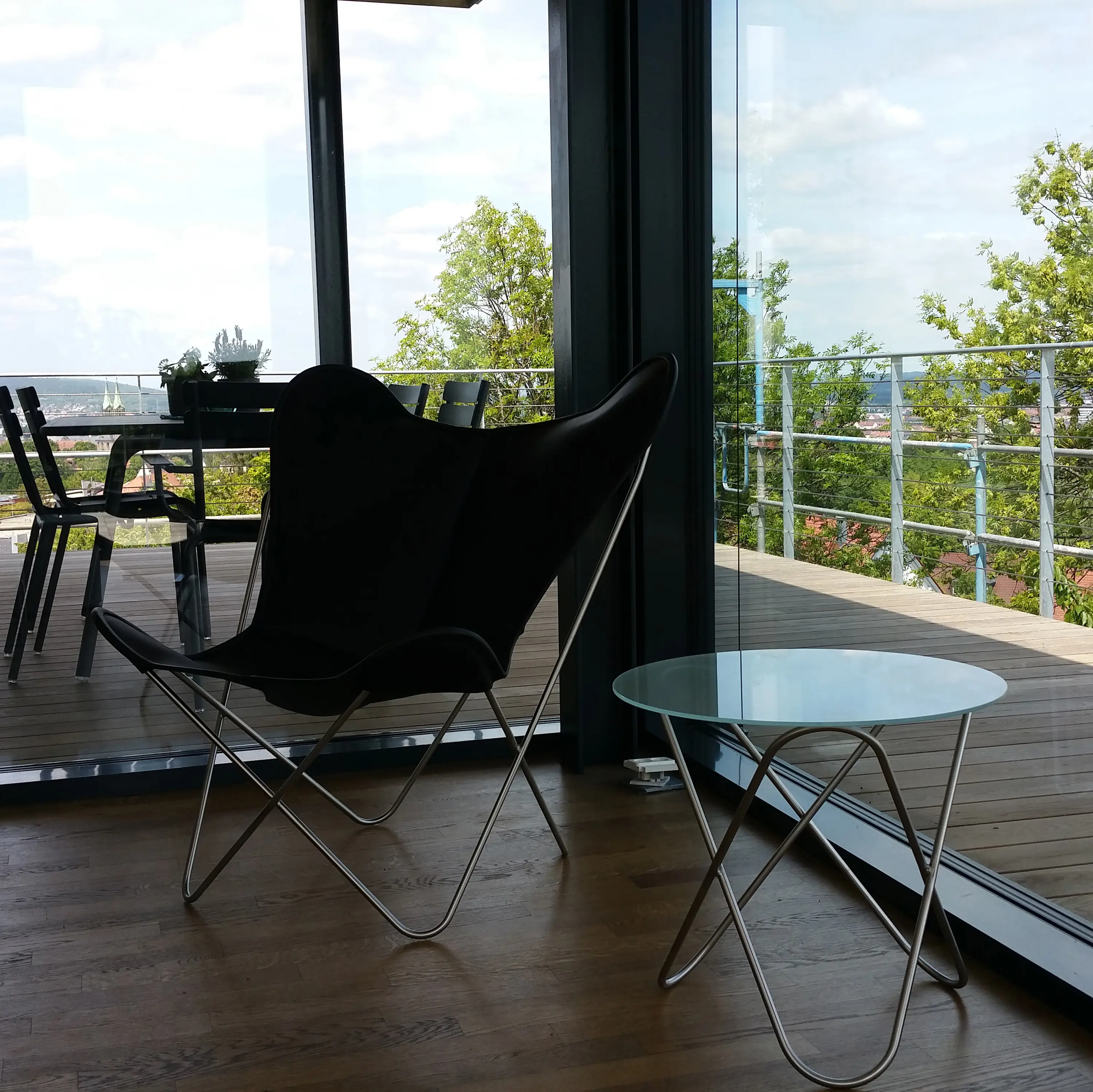 Weinbaums - Hardoy Butterfly Chair OUTDOOR Batyline rosé mit Ottoman