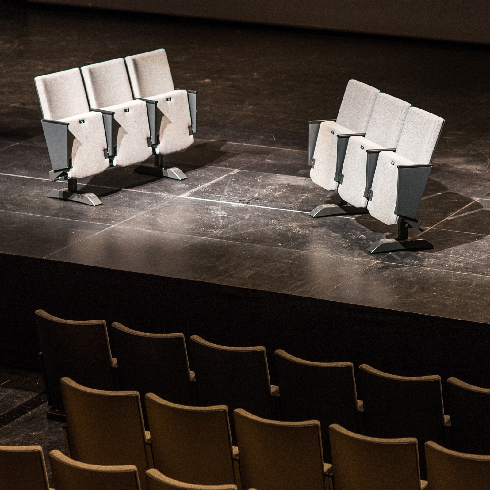 SEATING