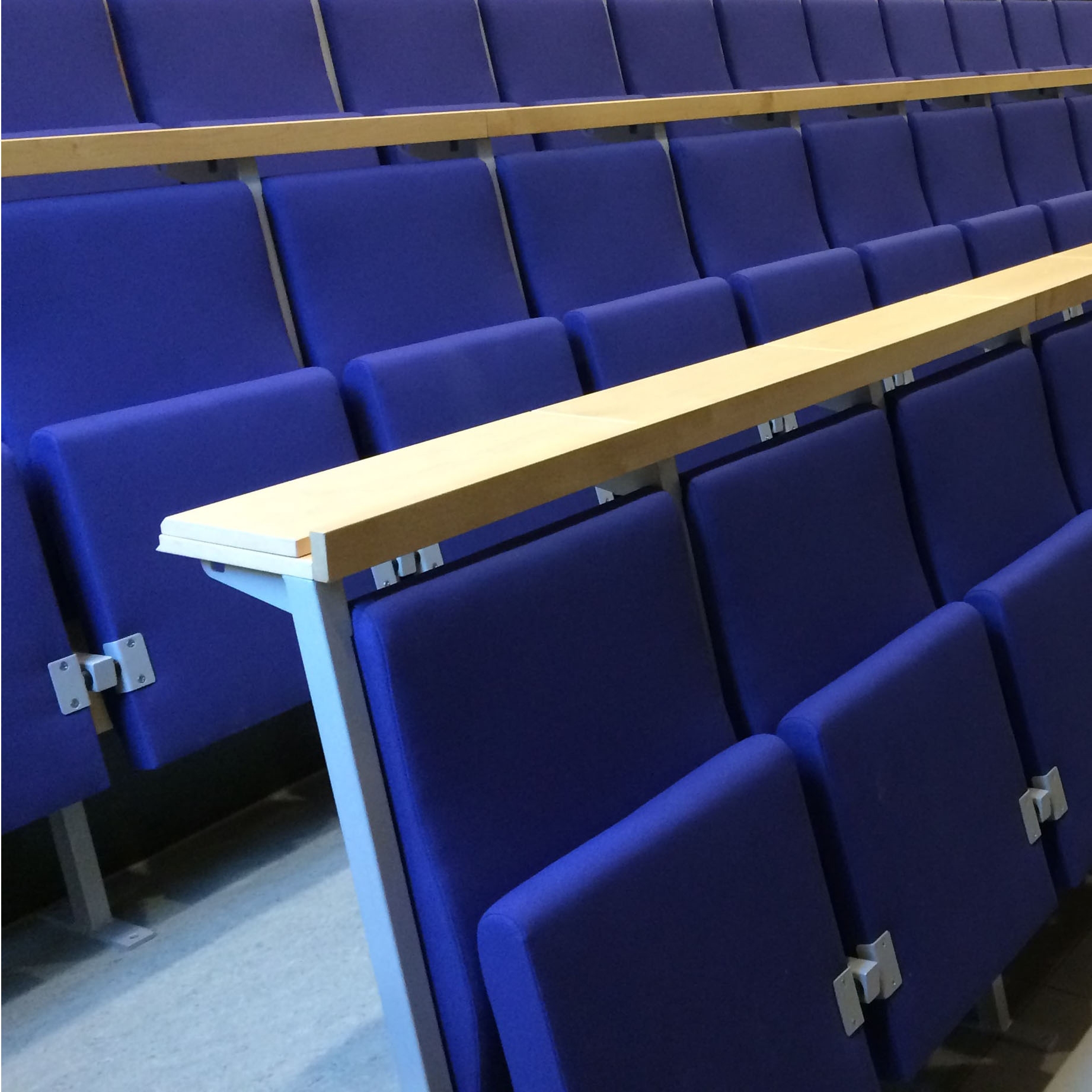 Produkt Fixed Tables | Semi-Folding table des Herstellers Hamari anzeigen