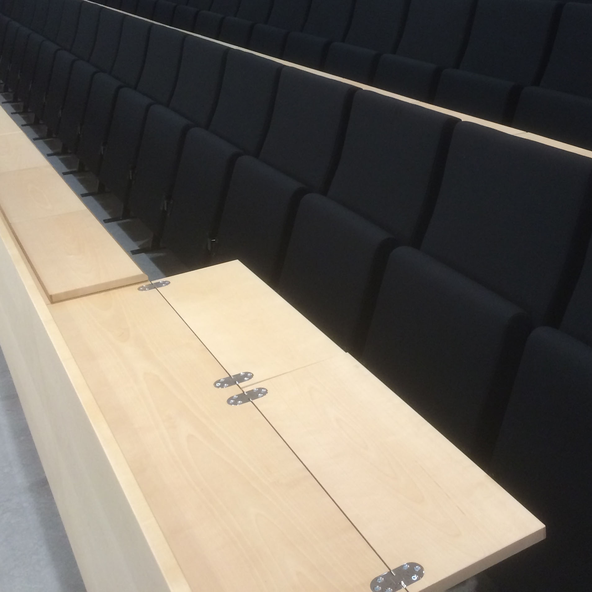 Produkt Fixed Tables | Semi-Folding table des Herstellers Hamari anzeigen