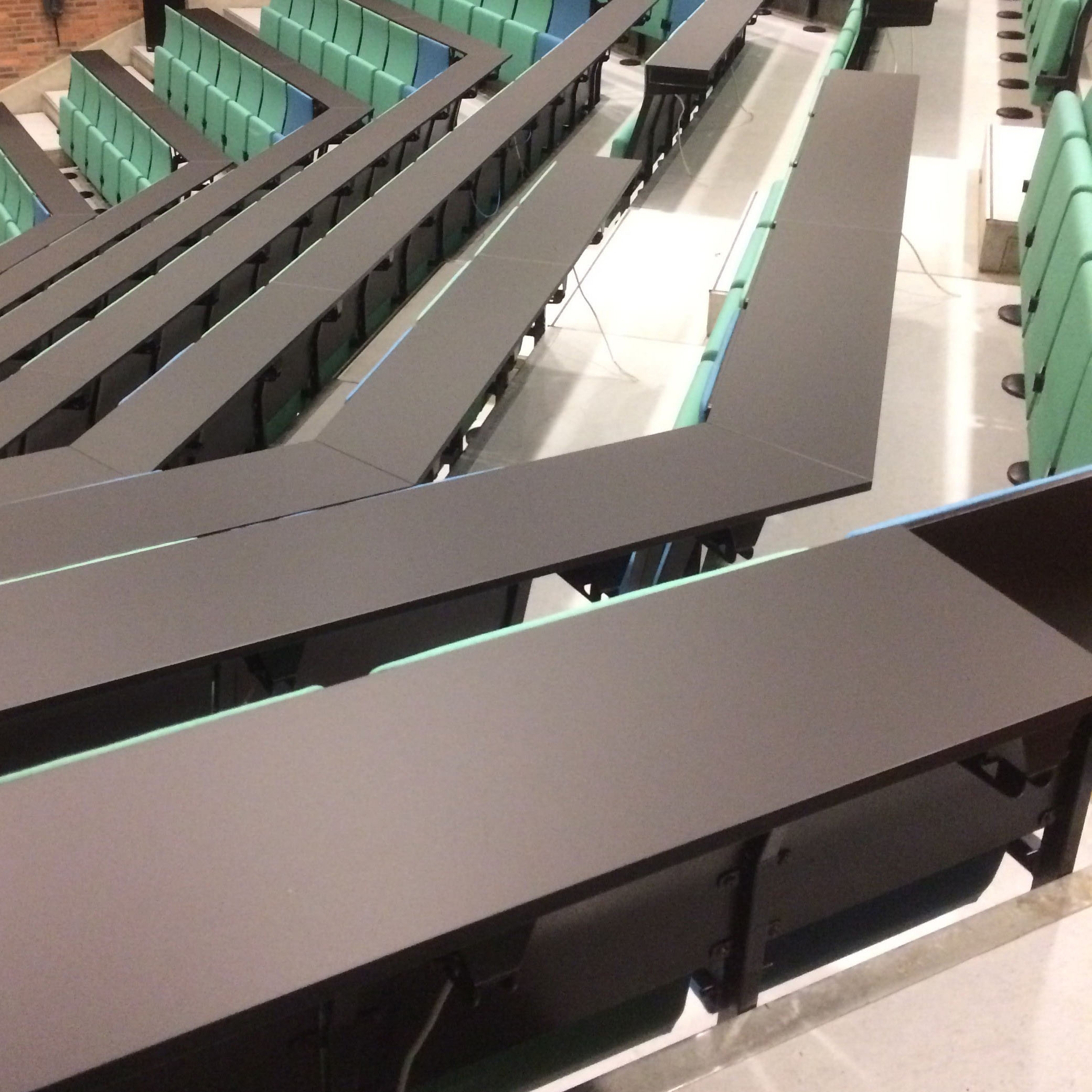 Mostra il prodotto Fixed Tables | Fixed table del produttore Hamari