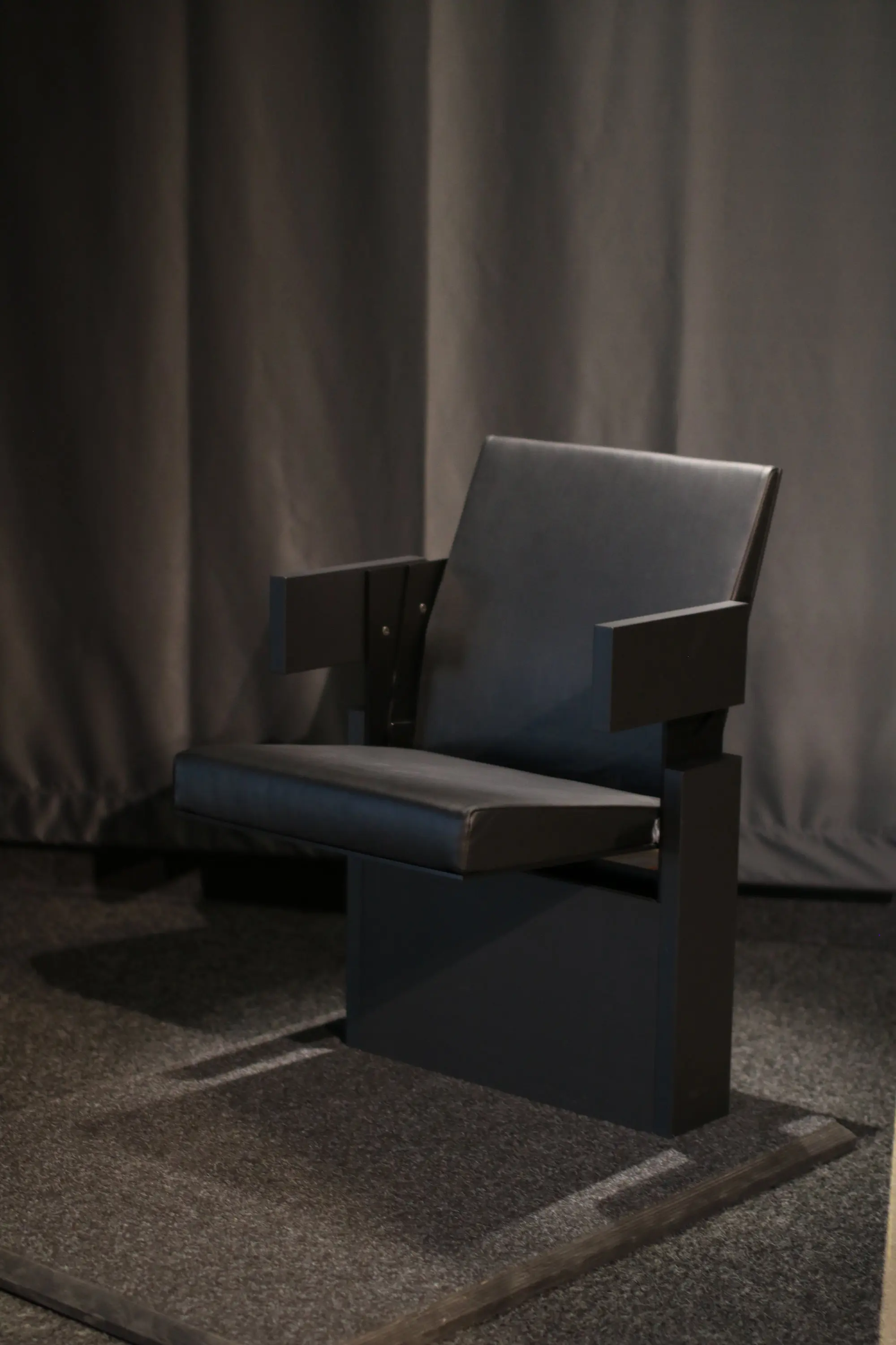 Hamari - Mono Chair