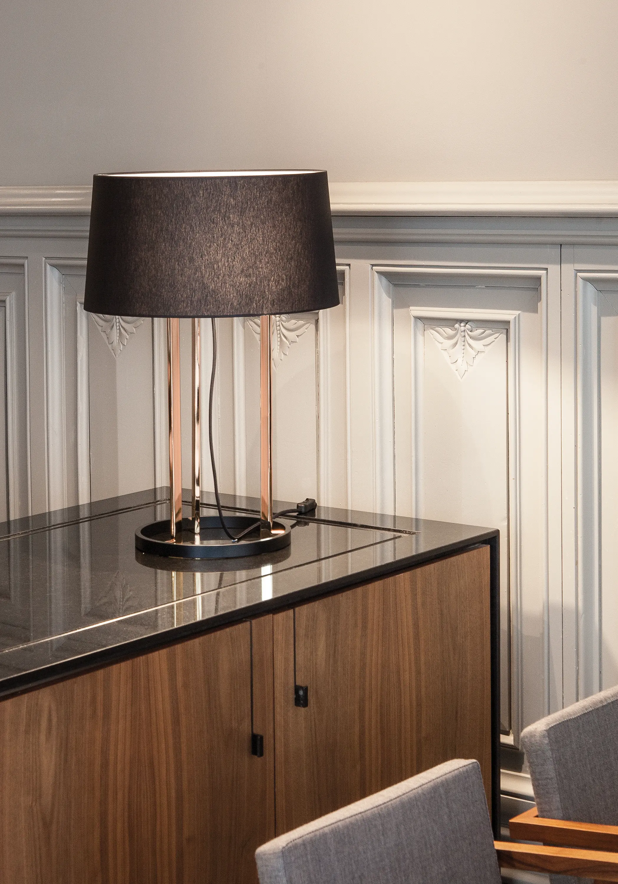 GROK - Premium Table