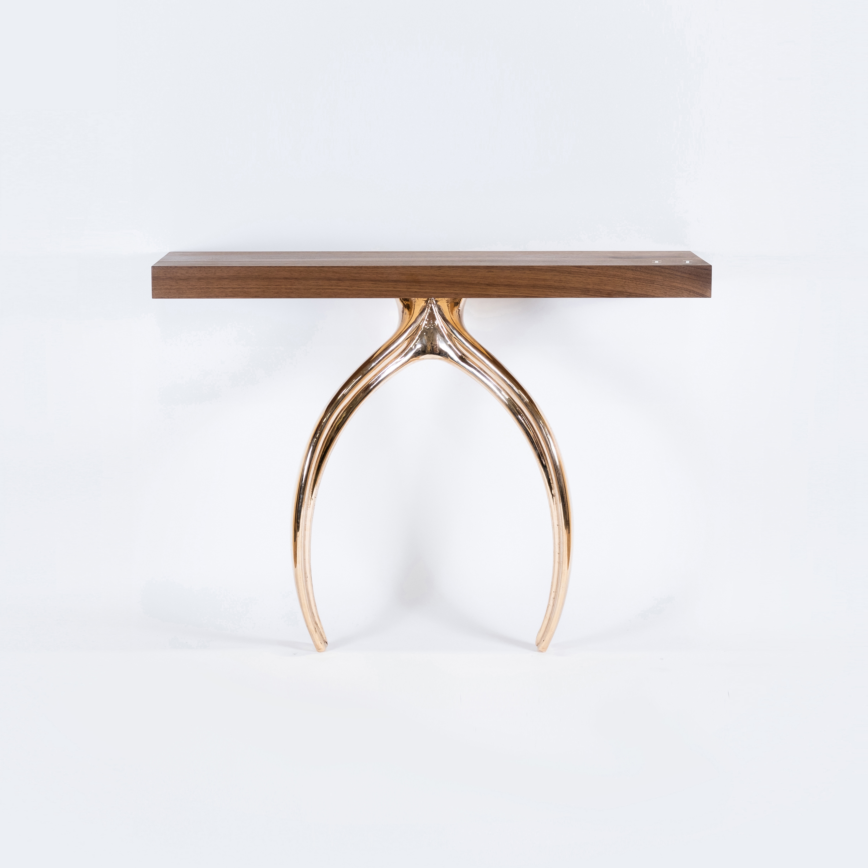 Afficher le produit Wishbone Series Console - Hardwood du fabricant STACKLAB