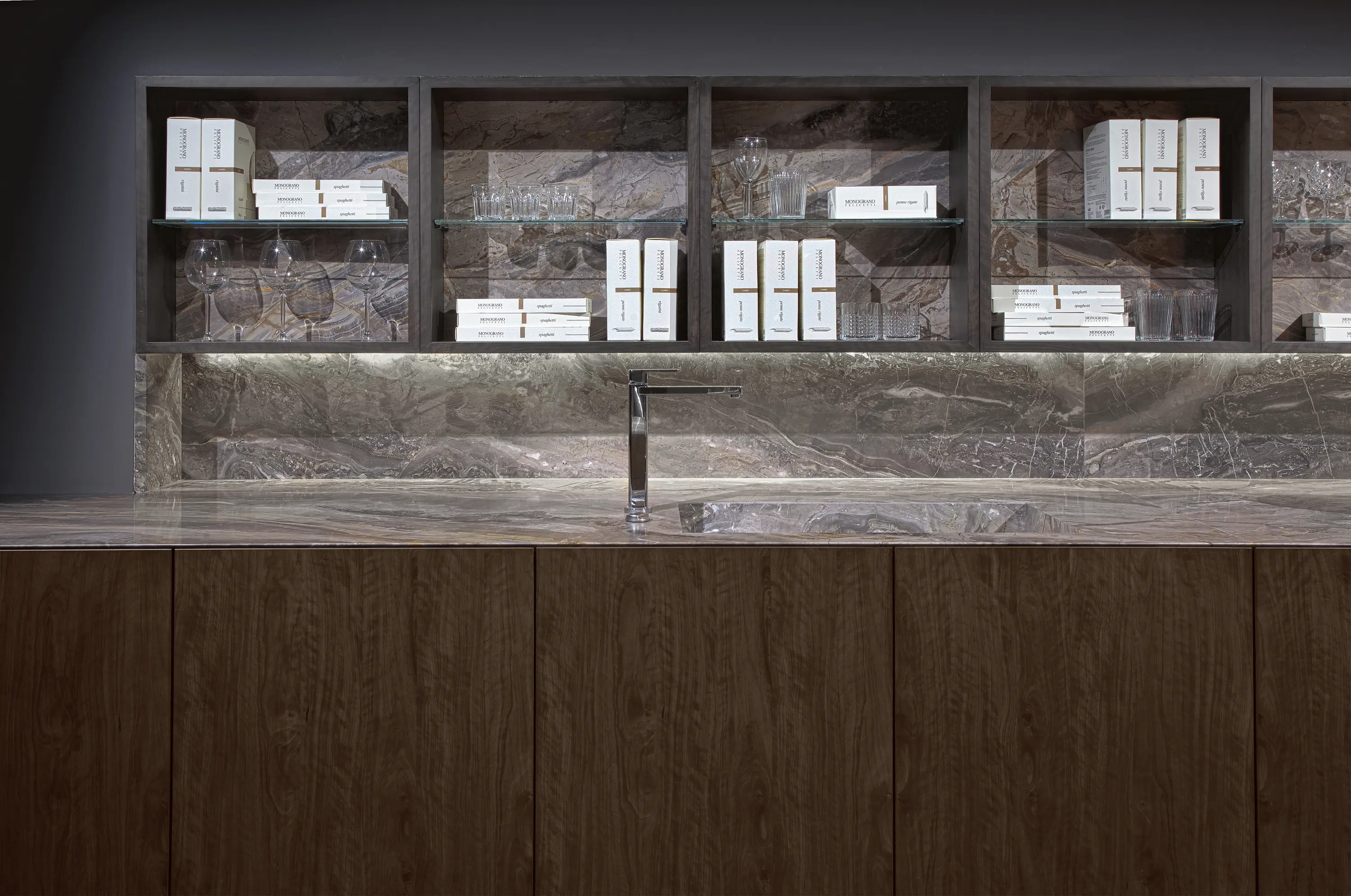Rossana - Frame Wall Unit