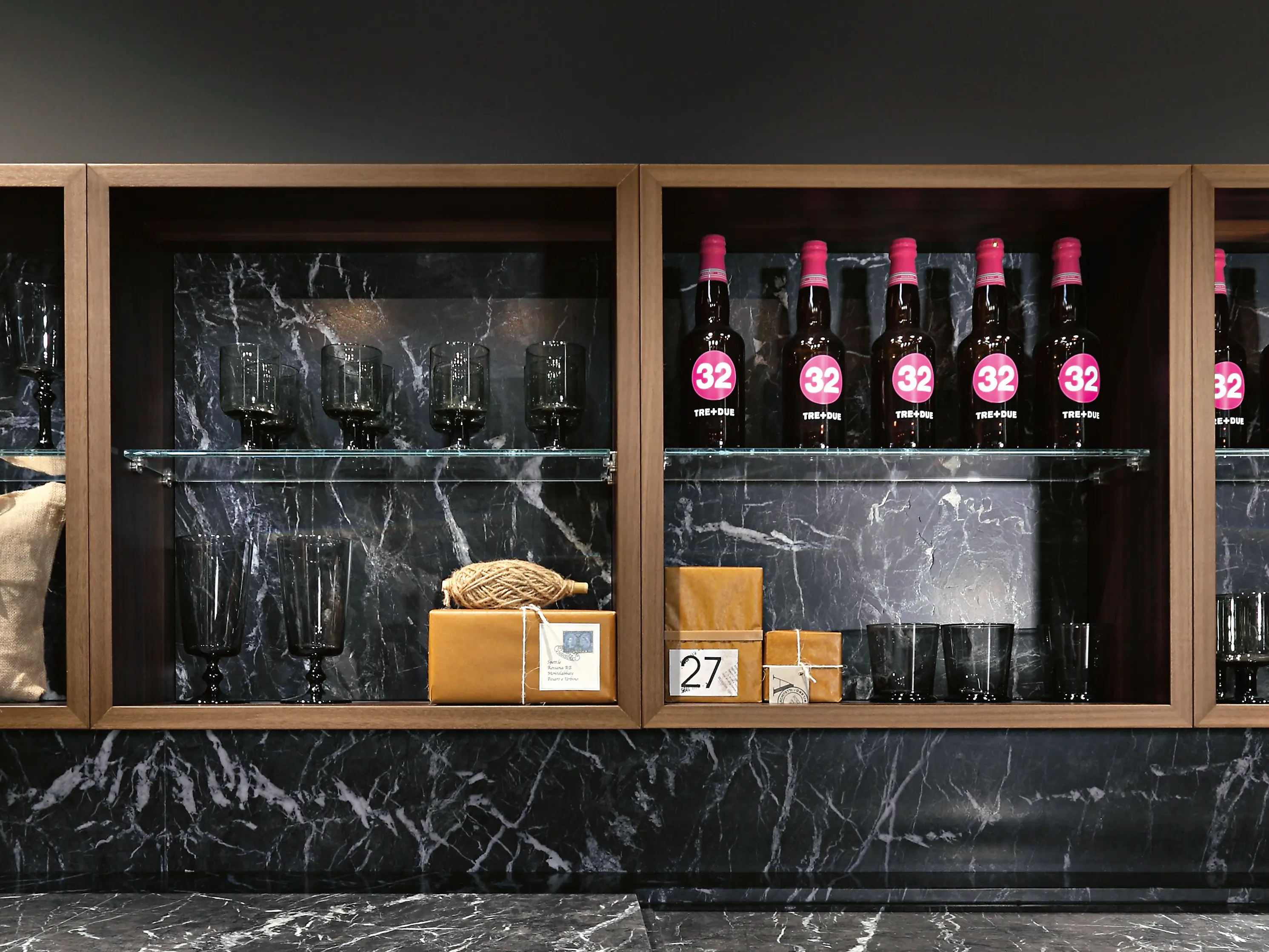 Rossana - Frame Wall Unit