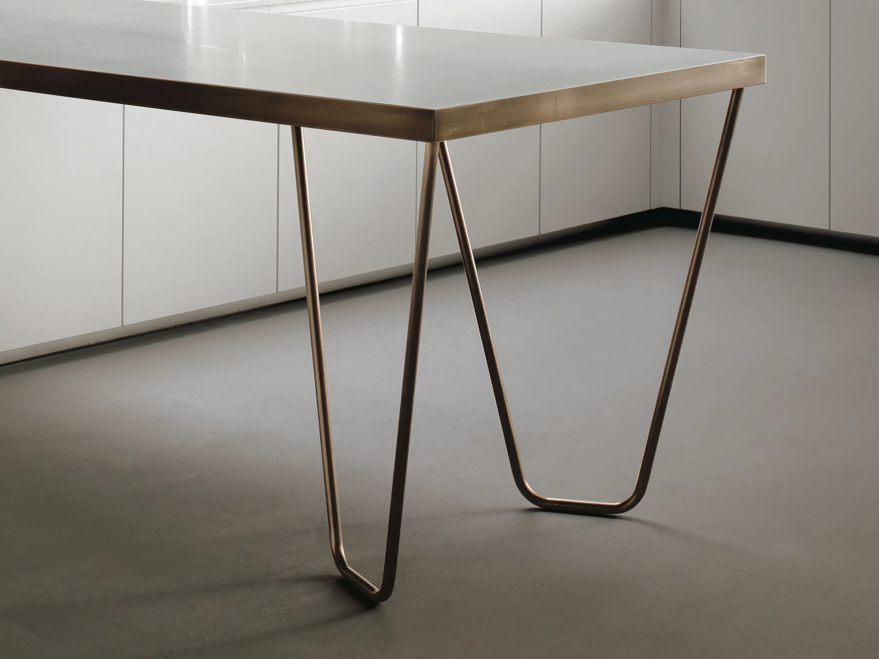 Rossana - Thick Snack Table