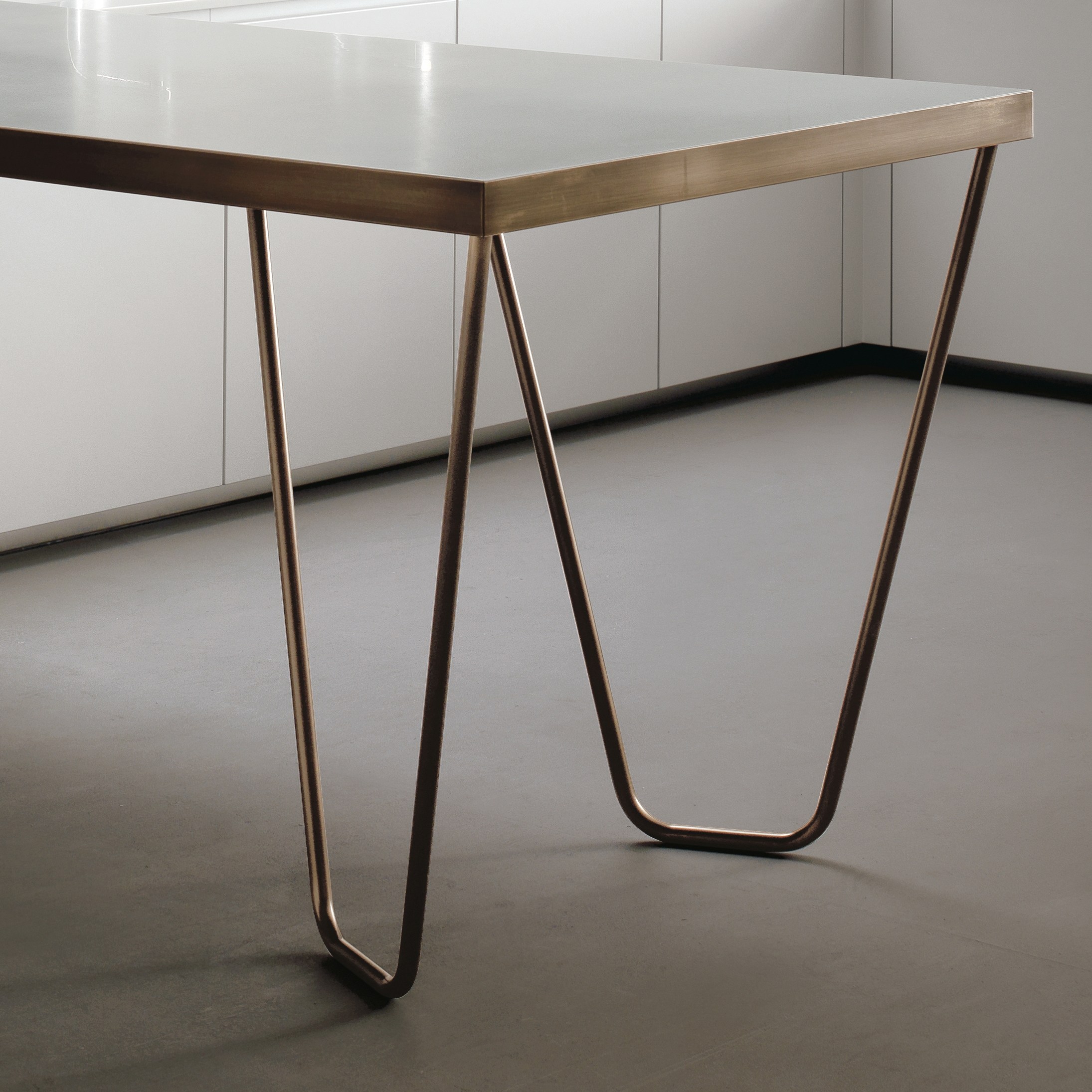 Vertoon produk Thick Snack Table van vervaardiger Rossana