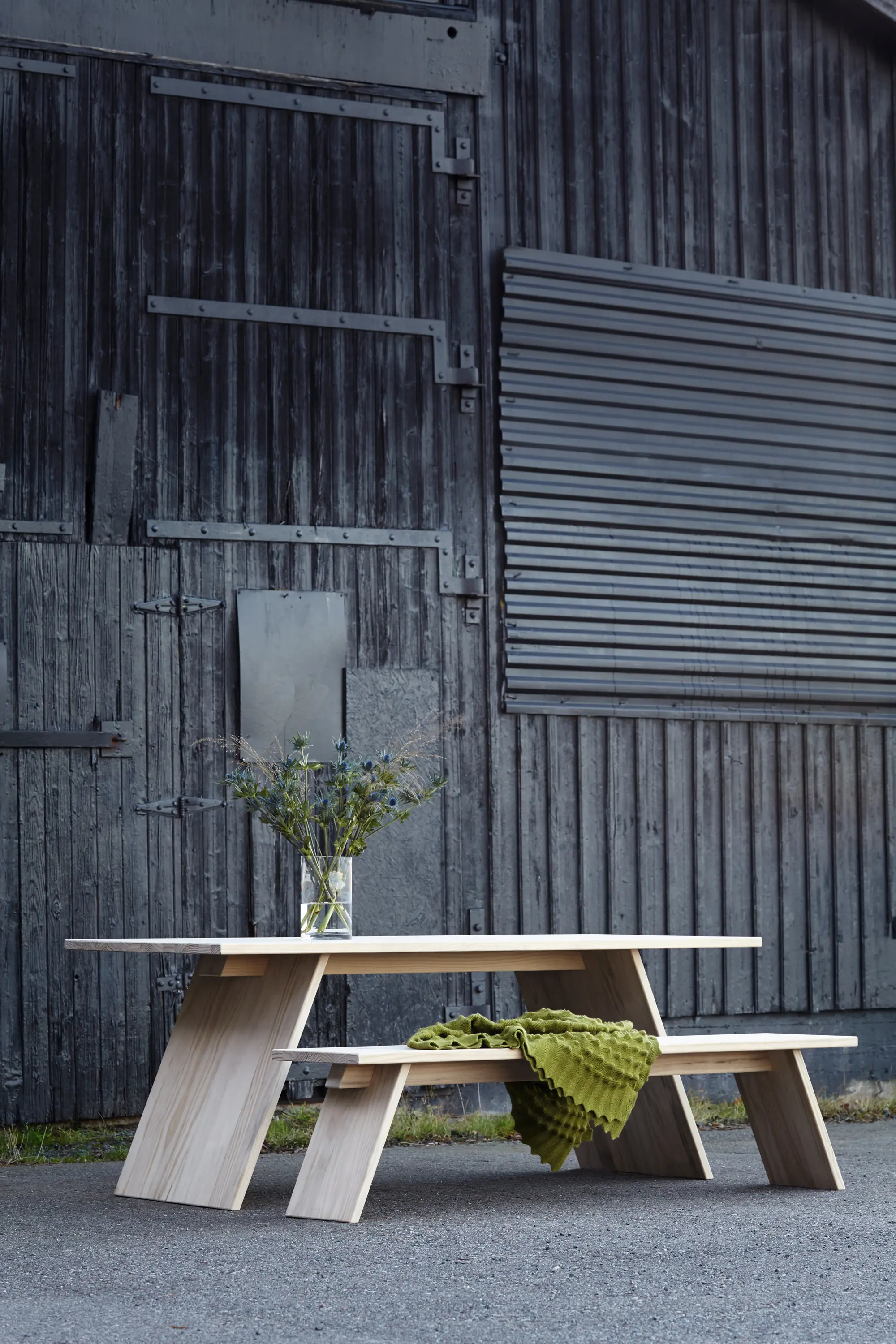 Shaping Objects Scandinavia - Puzzle table 2000 | bench 1800