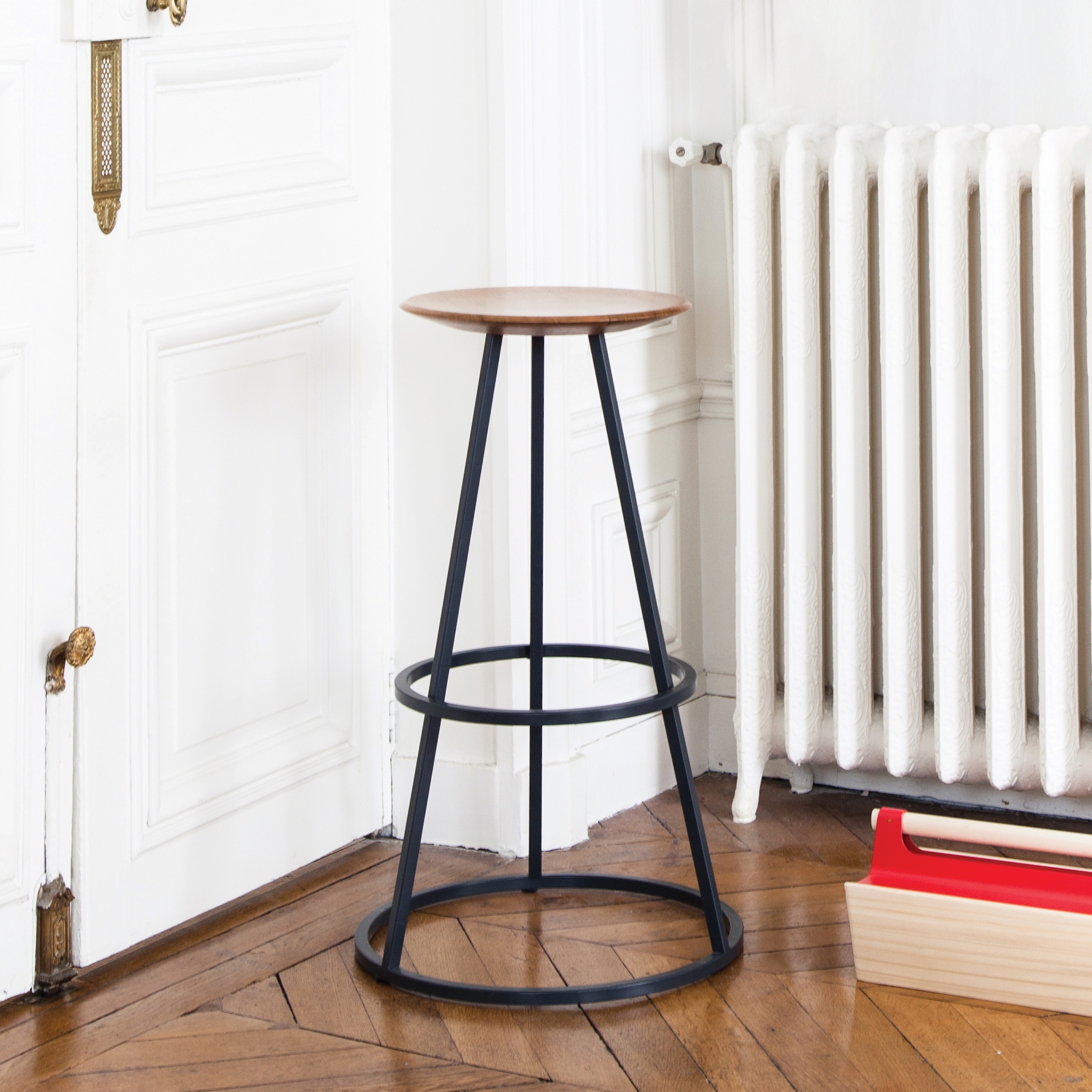 BAR STOOL