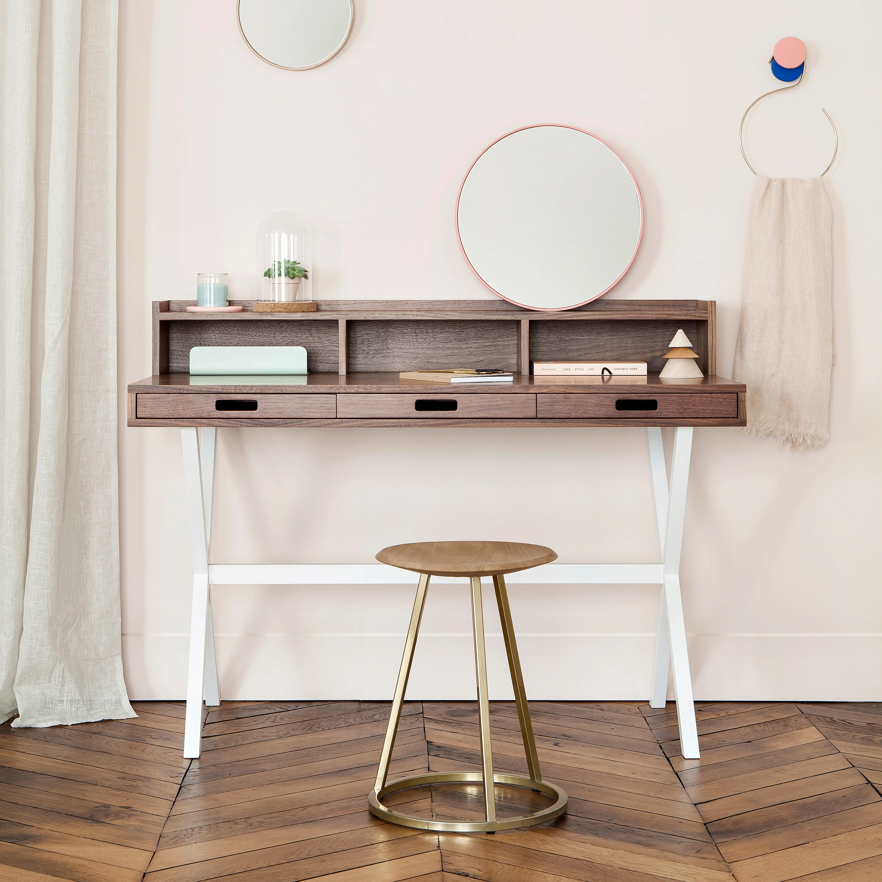 SECRETAIRE